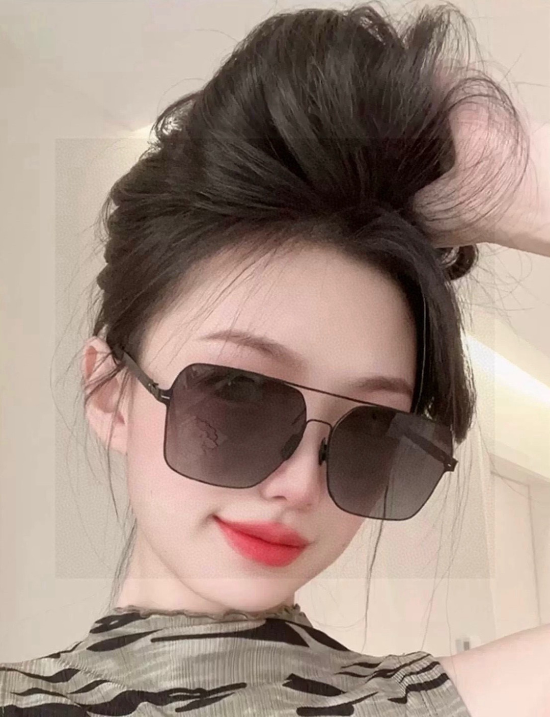 GUCC*  新款男女情侣款太阳iP电镀永不褪色 卖点：超轻超有弹性整幅眼镜无螺丝重要的是压不坏、镜片：