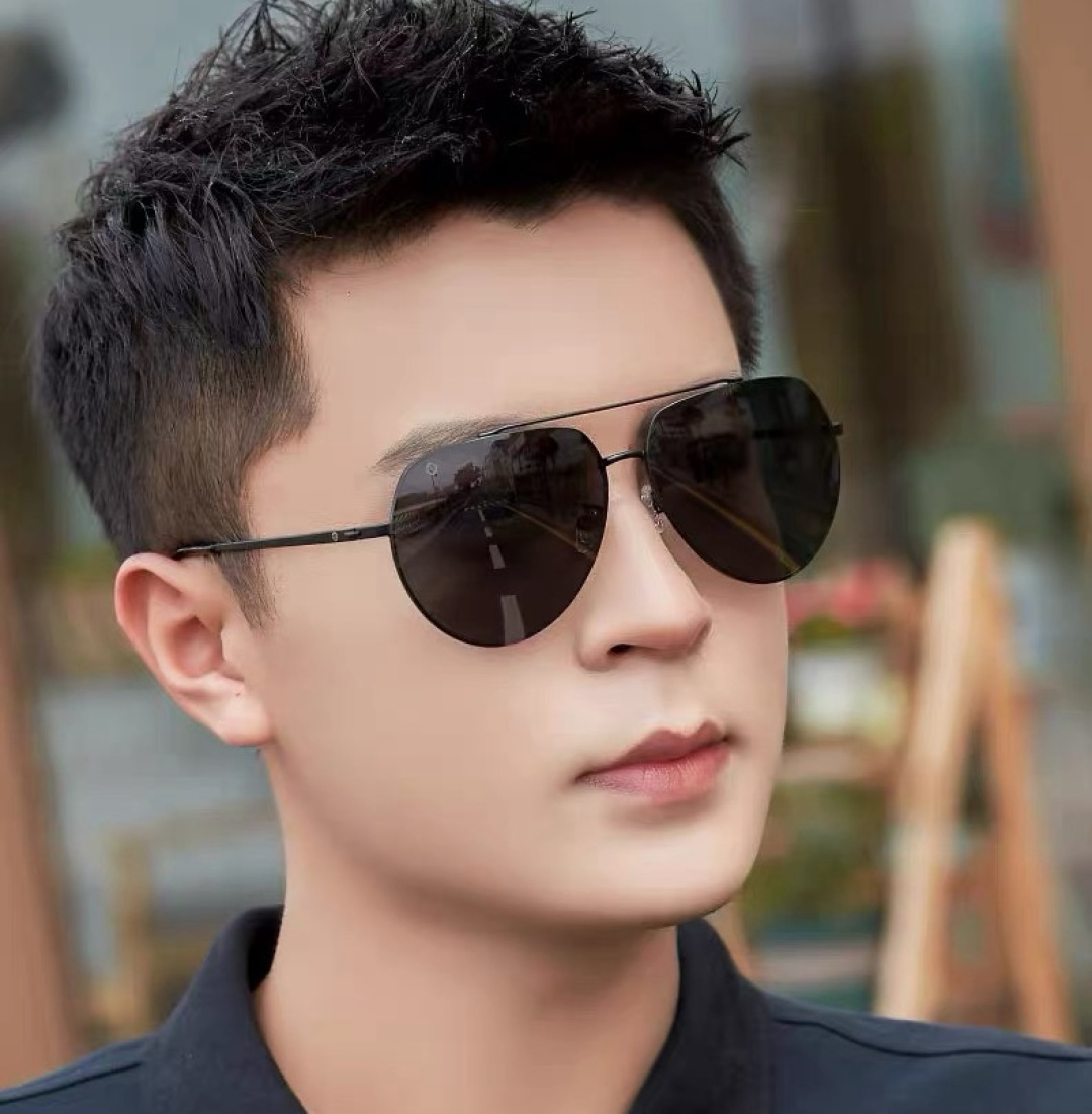 GUCCI 男款炫彩飞行员偏光太阳镜 ❤️材质：高清尼龙加厚卡槽高清偏光镜片 🌹无边框镜架💕颜👍型号：G