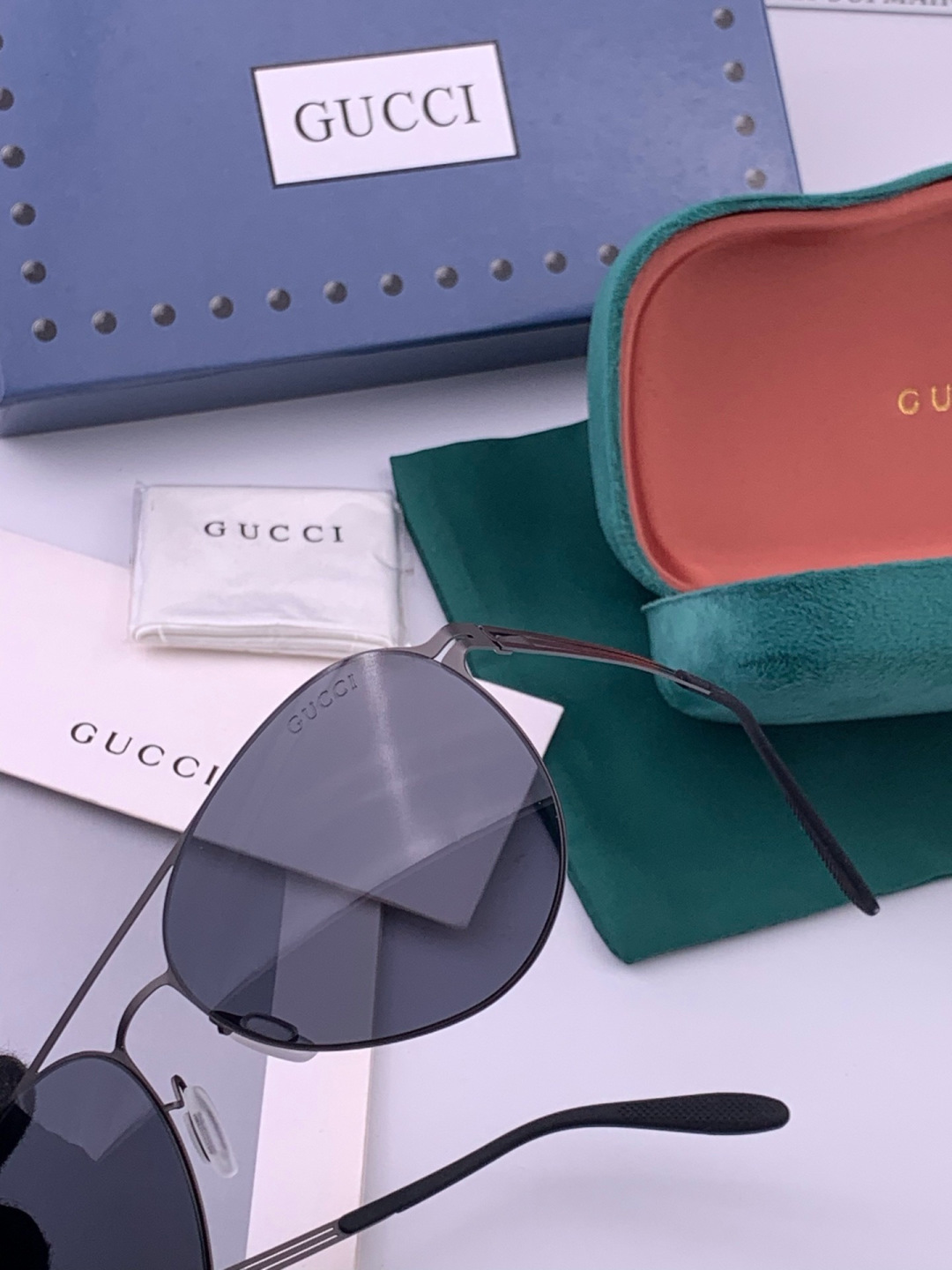 Gucci 春夏新款超轻无螺丝压不坏系列情侣款太阳镜高清尼龙镜片🦅完美品质，适合各种脸型，经典太阳镜亮相