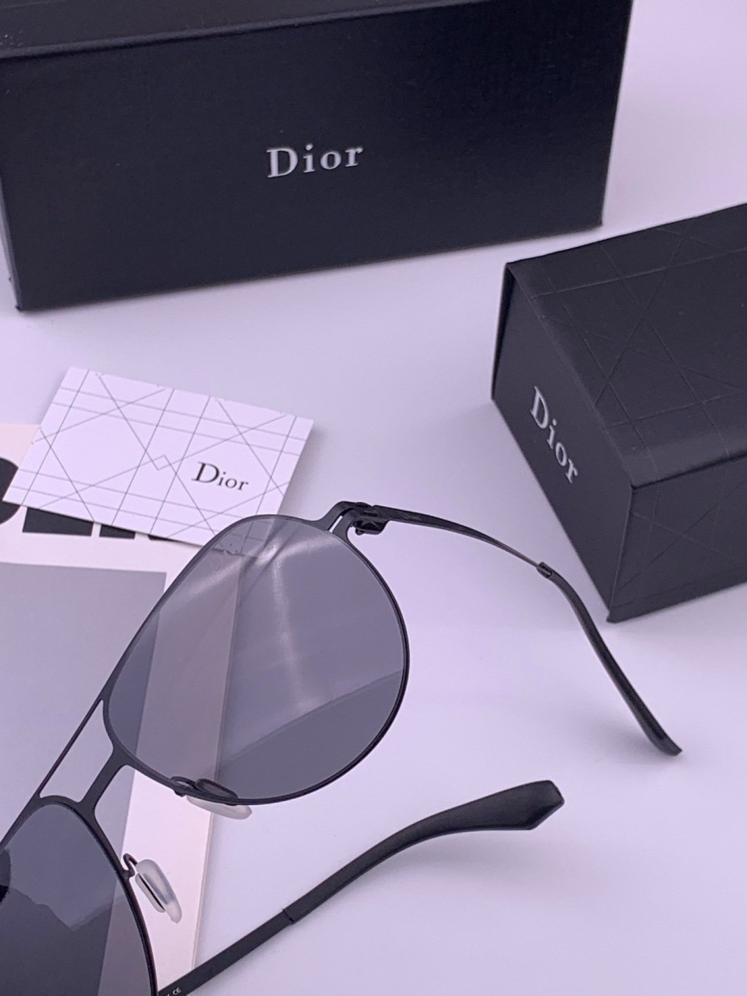 DIOR-迪奥  新款超轻无螺丝压不坏系列情侣款太阳镜高清尼龙镜片 商务旅行版 绅士高清太阳眼镜 （舒适
