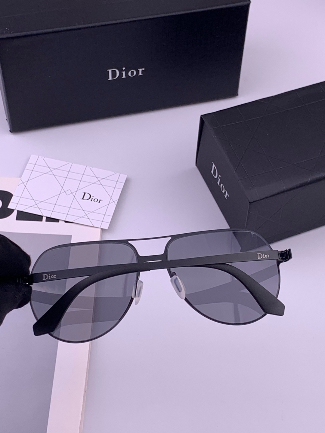 DIOR-迪奥  新款超轻无螺丝压不坏系列情侣款太阳镜高清尼龙镜片 商务旅行版 绅士高清太阳眼镜 （舒适