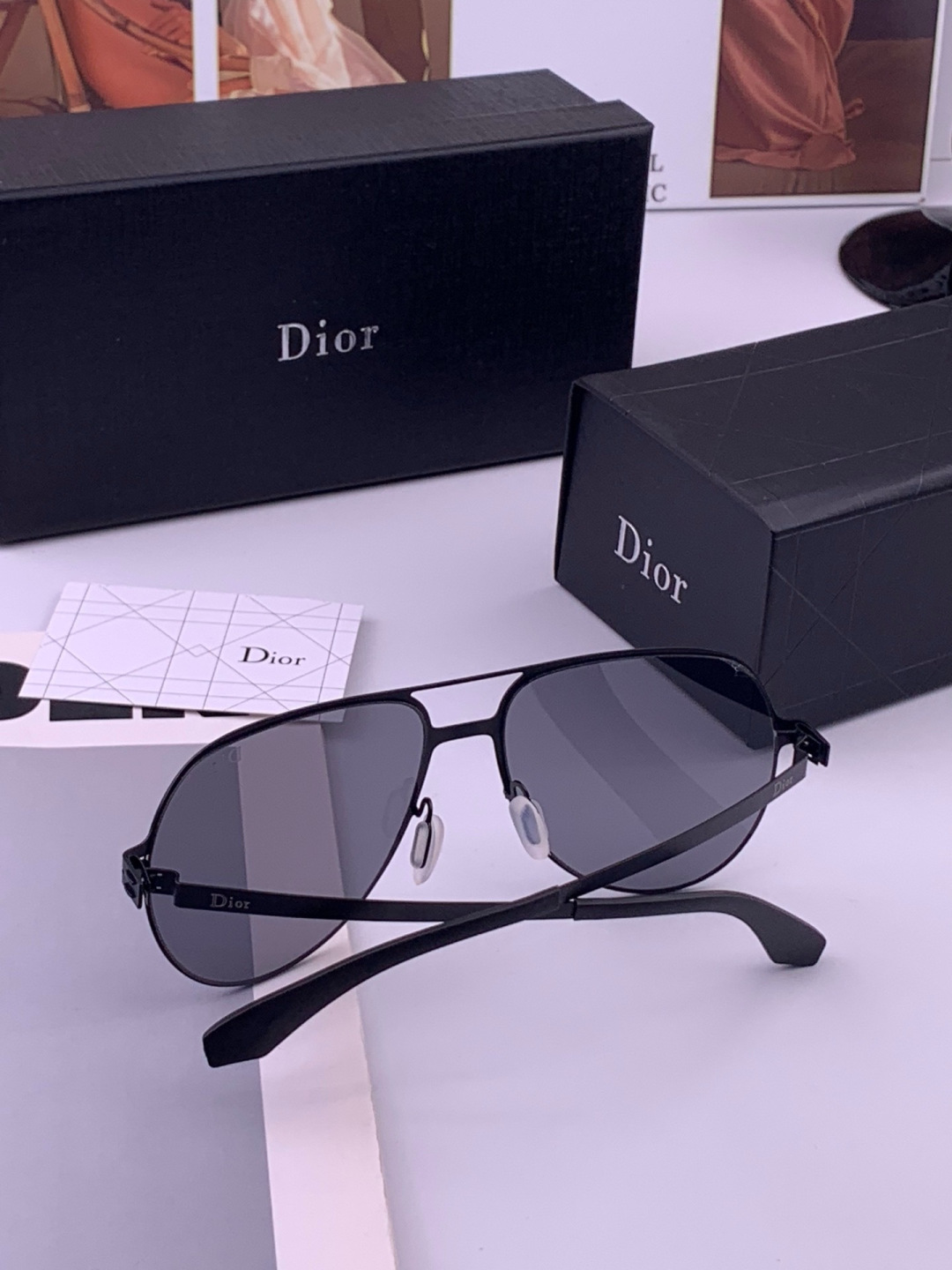 DIOR-迪奥  新款超轻无螺丝压不坏系列情侣款太阳镜高清尼龙镜片 商务旅行版 绅士高清太阳眼镜 （舒适