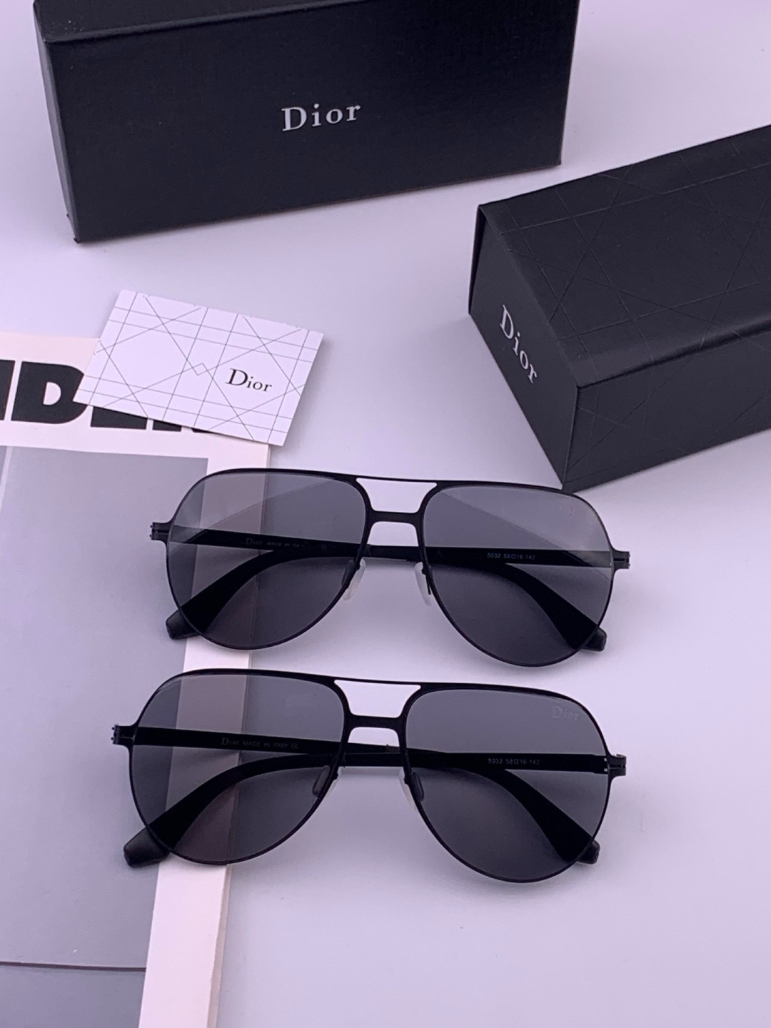 DIOR-迪奥  新款超轻无螺丝压不坏系列情侣款太阳镜高清尼龙镜片 商务旅行版 绅士高清太阳眼镜 （舒适