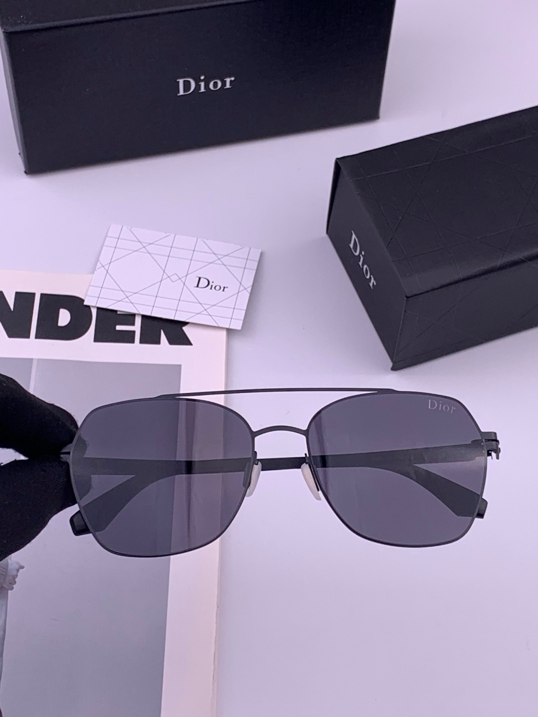 DIOR-迪奥  新款超轻无螺丝压不坏系列情侣款太阳镜高清尼龙镜片 商务旅行版 绅士高清太阳眼镜 （舒适