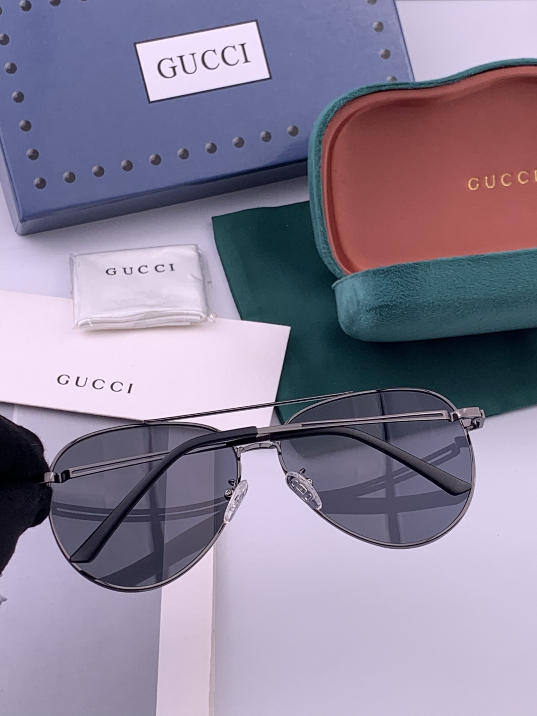 GUCCI 男款炫彩飞行员偏光太阳镜 ❤️材质：高清尼龙加厚卡槽高清偏光镜片 🌹无边框镜架💕颜👍型号：G