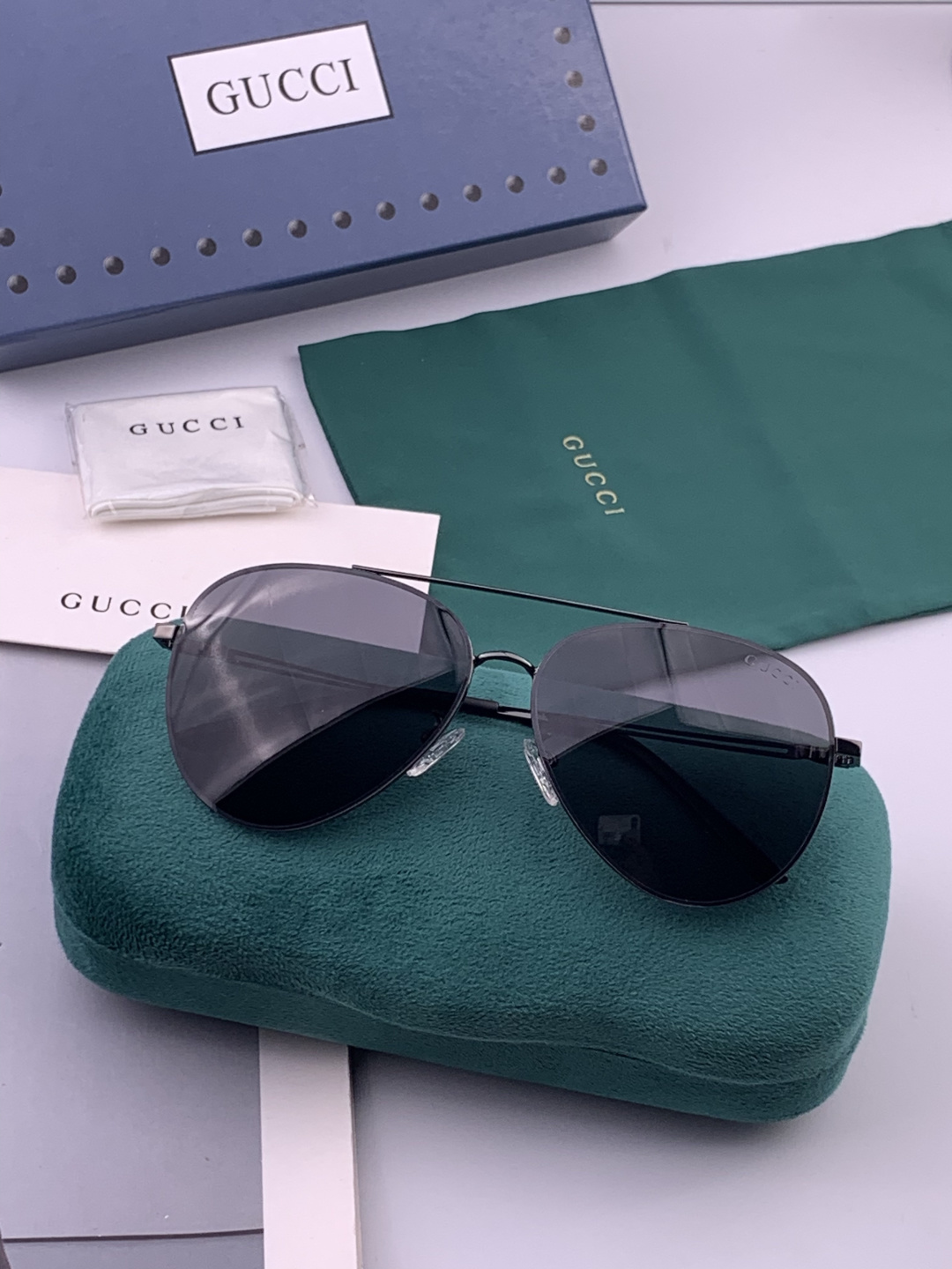GUCCI 男款炫彩飞行员偏光太阳镜 ❤️材质：高清尼龙加厚卡槽高清偏光镜片 🌹无边框镜架💕颜👍型号：G