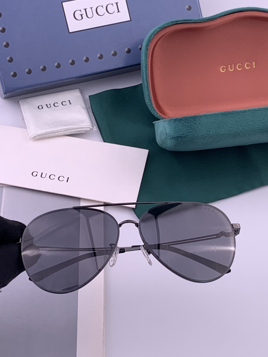 GUCCI 男款炫彩飞行员偏光太阳镜 ❤️材质：高清尼龙加厚卡槽高清偏光镜片 🌹无边框镜架💕颜👍型号：G