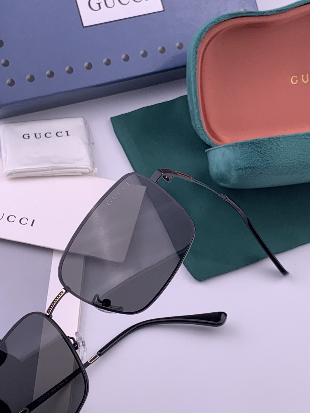 GUCCI 男款炫彩飞行员偏光太阳镜 ❤️材质：高清尼龙加厚卡槽高清偏光镜片 🌹无边框镜架💕颜👍型号：G