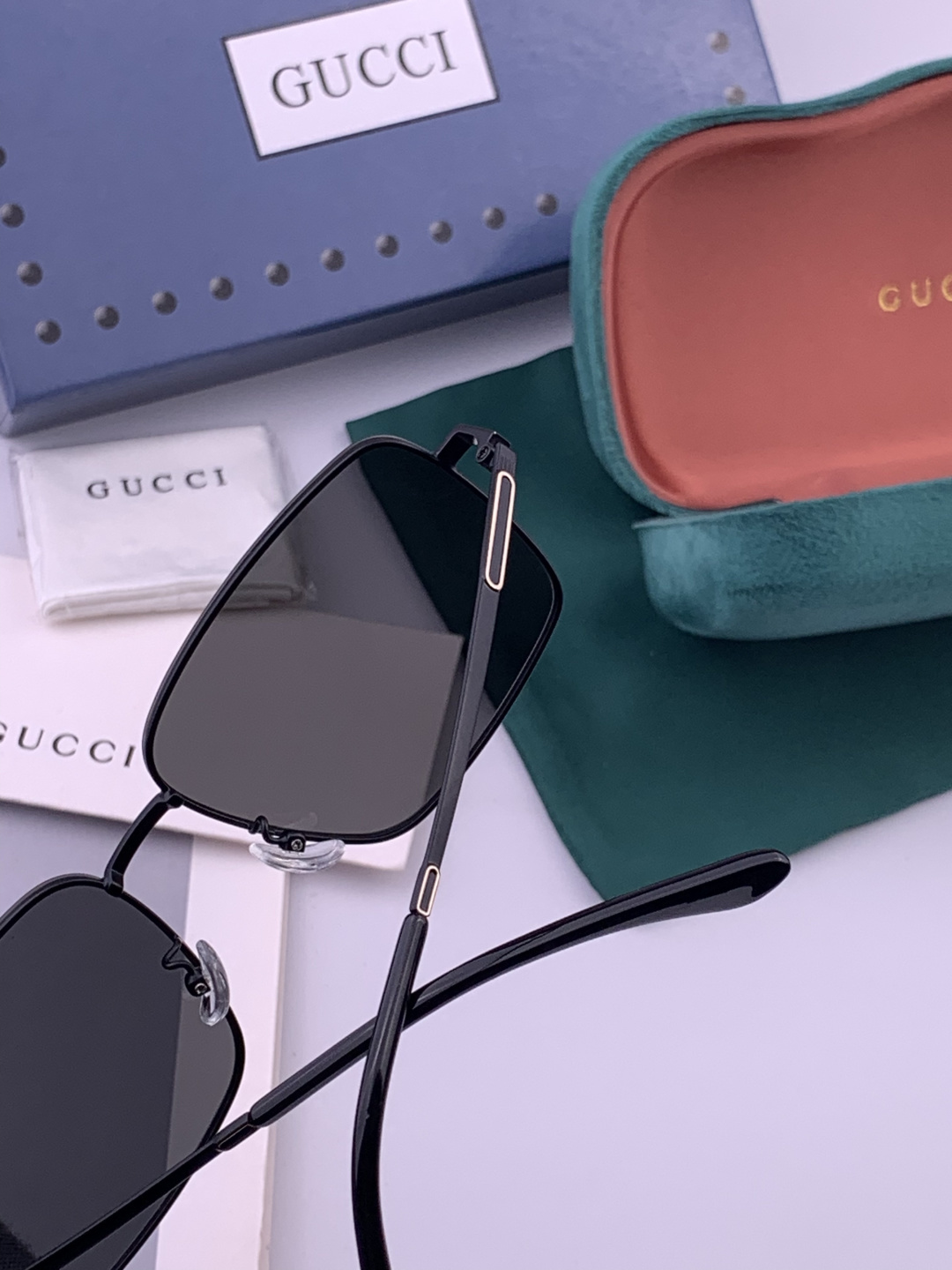 GUCCI 男款炫彩飞行员偏光太阳镜 ❤️材质：高清尼龙加厚卡槽高清偏光镜片 🌹无边框镜架💕颜👍型号：G
