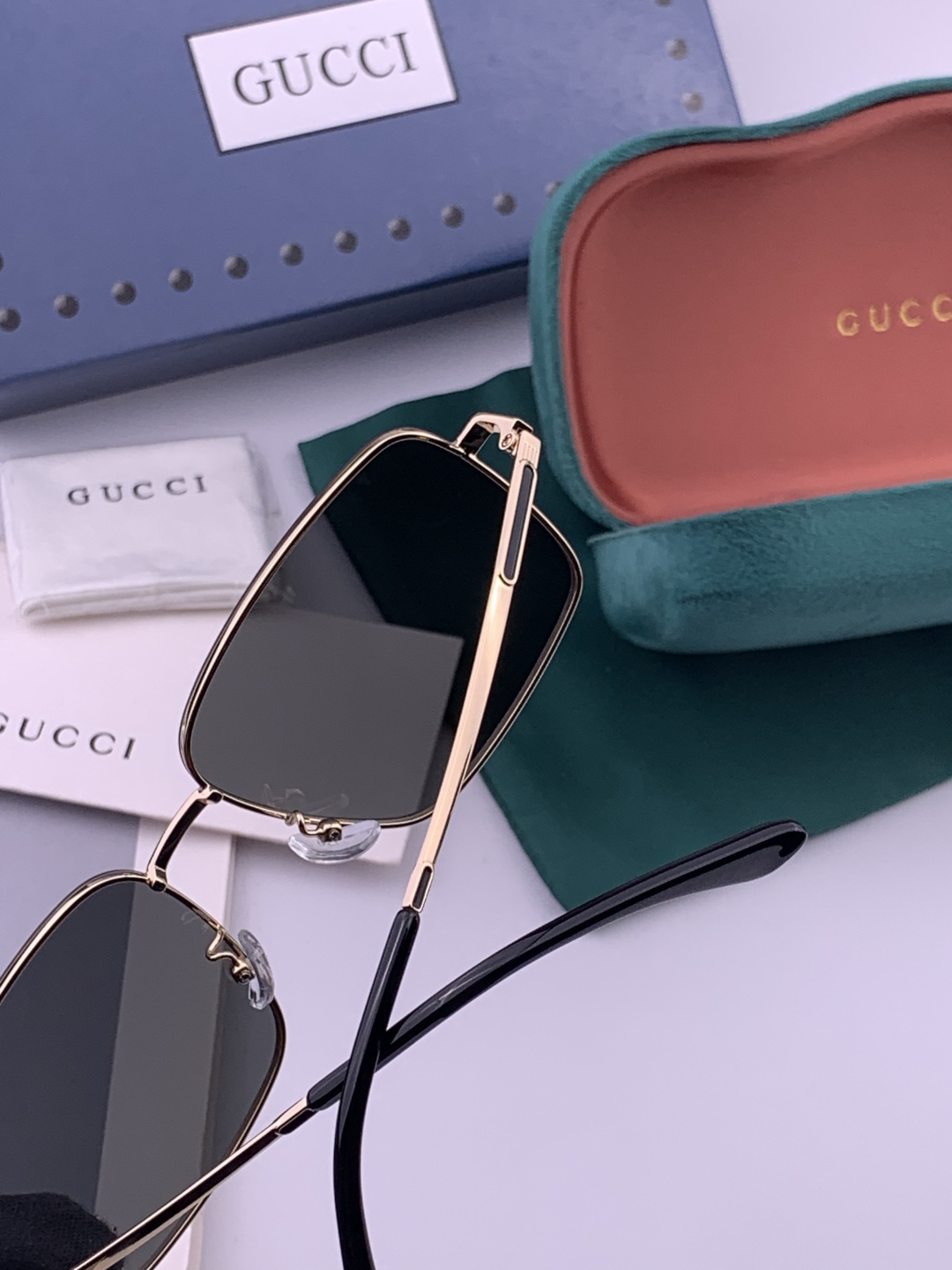 GUCCI 男款炫彩飞行员偏光太阳镜 ❤️材质：高清尼龙加厚卡槽高清偏光镜片 🌹无边框镜架💕颜👍型号：G