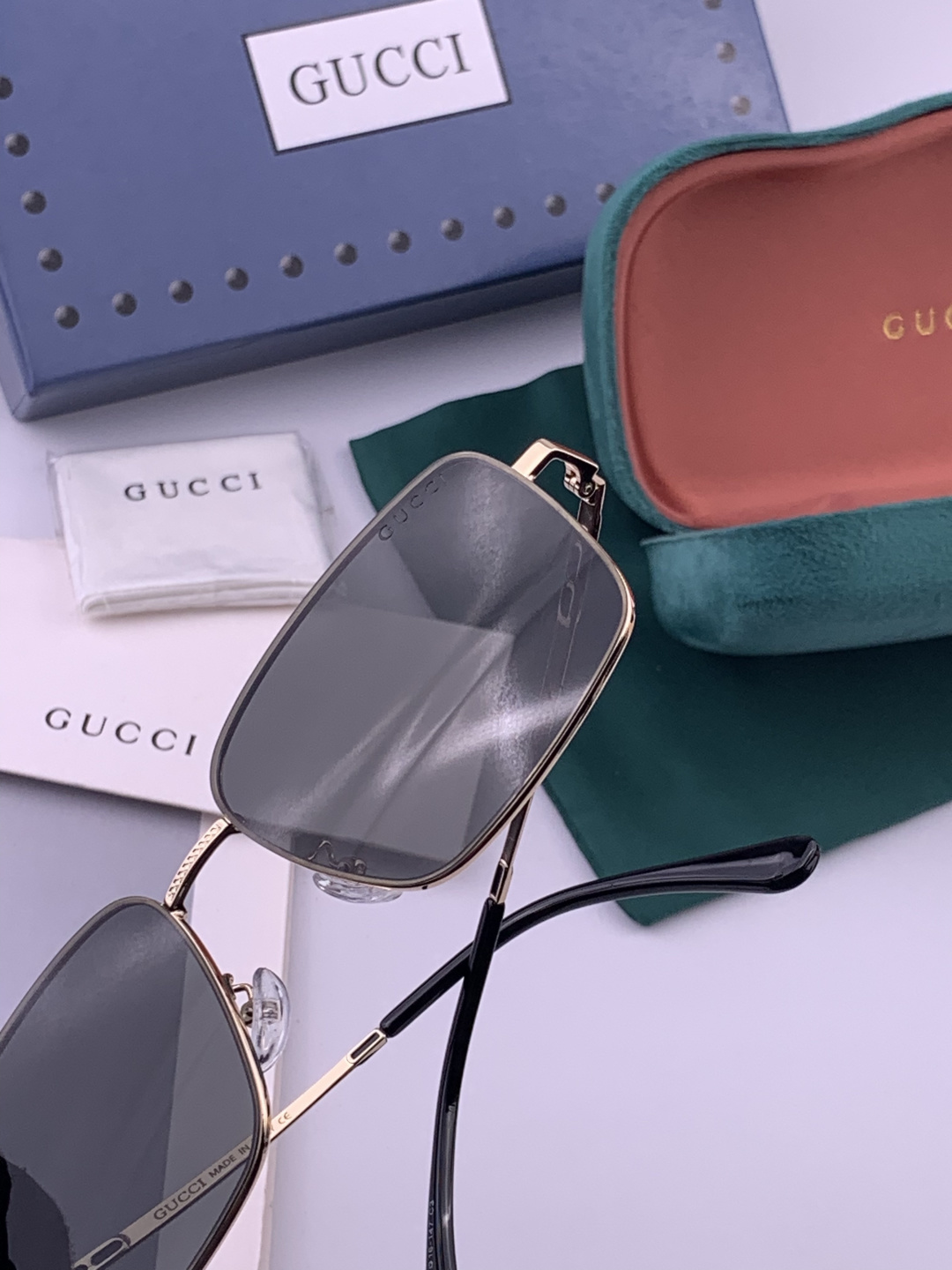 GUCCI 男款炫彩飞行员偏光太阳镜 ❤️材质：高清尼龙加厚卡槽高清偏光镜片 🌹无边框镜架💕颜👍型号：G