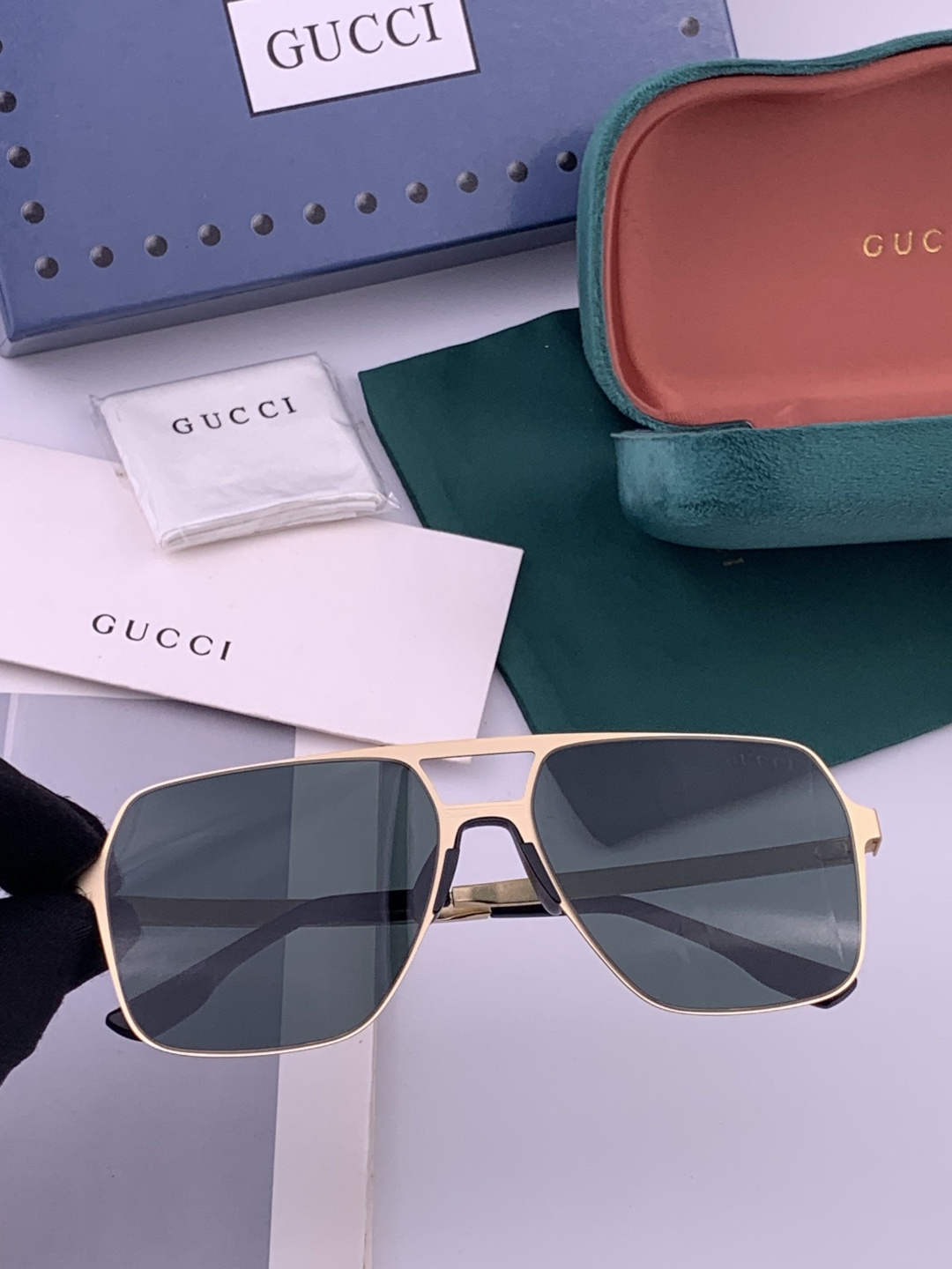 GUCCI 男款炫彩飞行员偏光太阳镜 ❤️材质：高清尼龙加厚卡槽高清偏光镜片 🌹无边框镜架💕颜👍型号：G