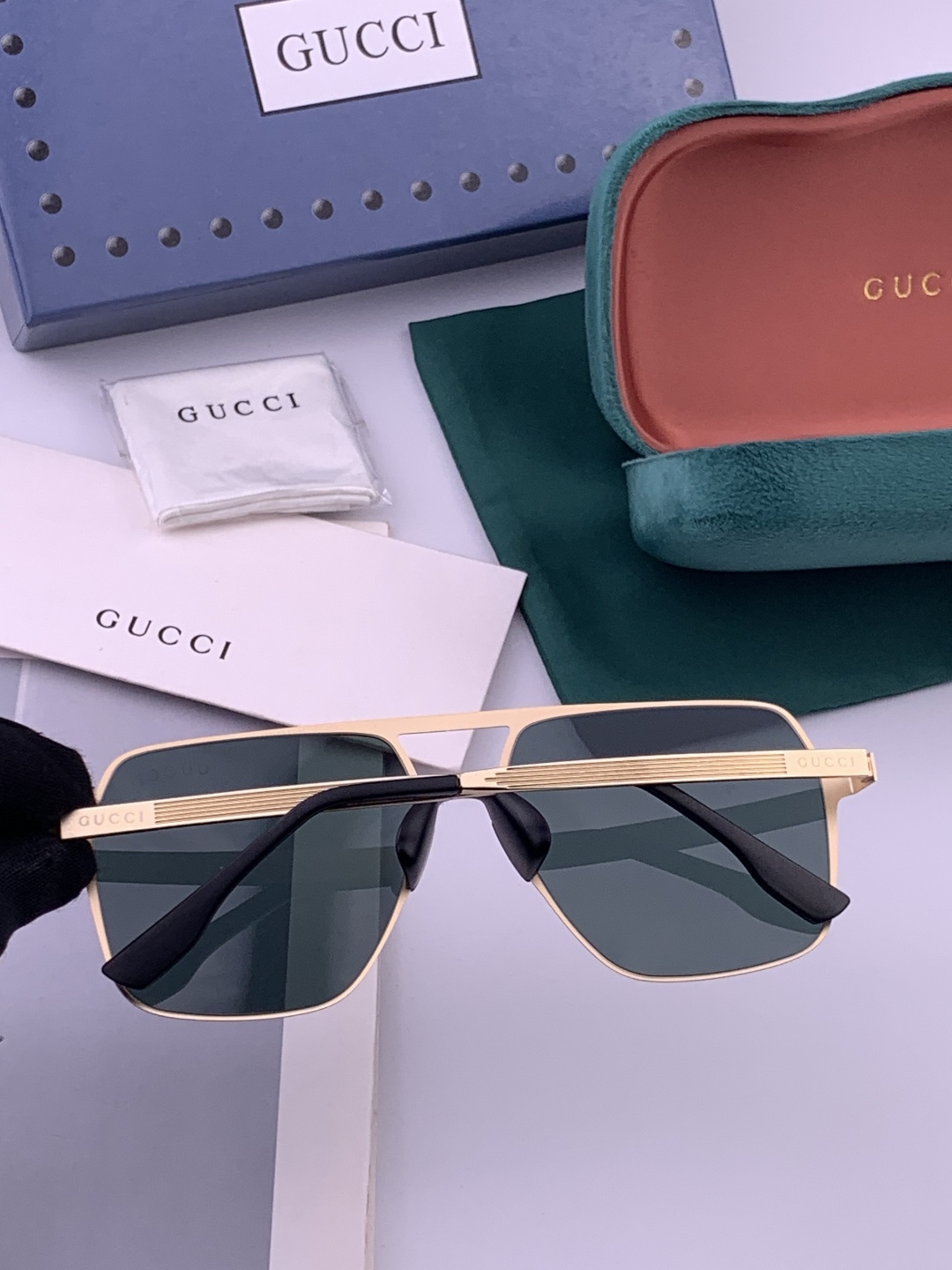 GUCCI 男款炫彩飞行员偏光太阳镜 ❤️材质：高清尼龙加厚卡槽高清偏光镜片 🌹无边框镜架💕颜👍型号：G