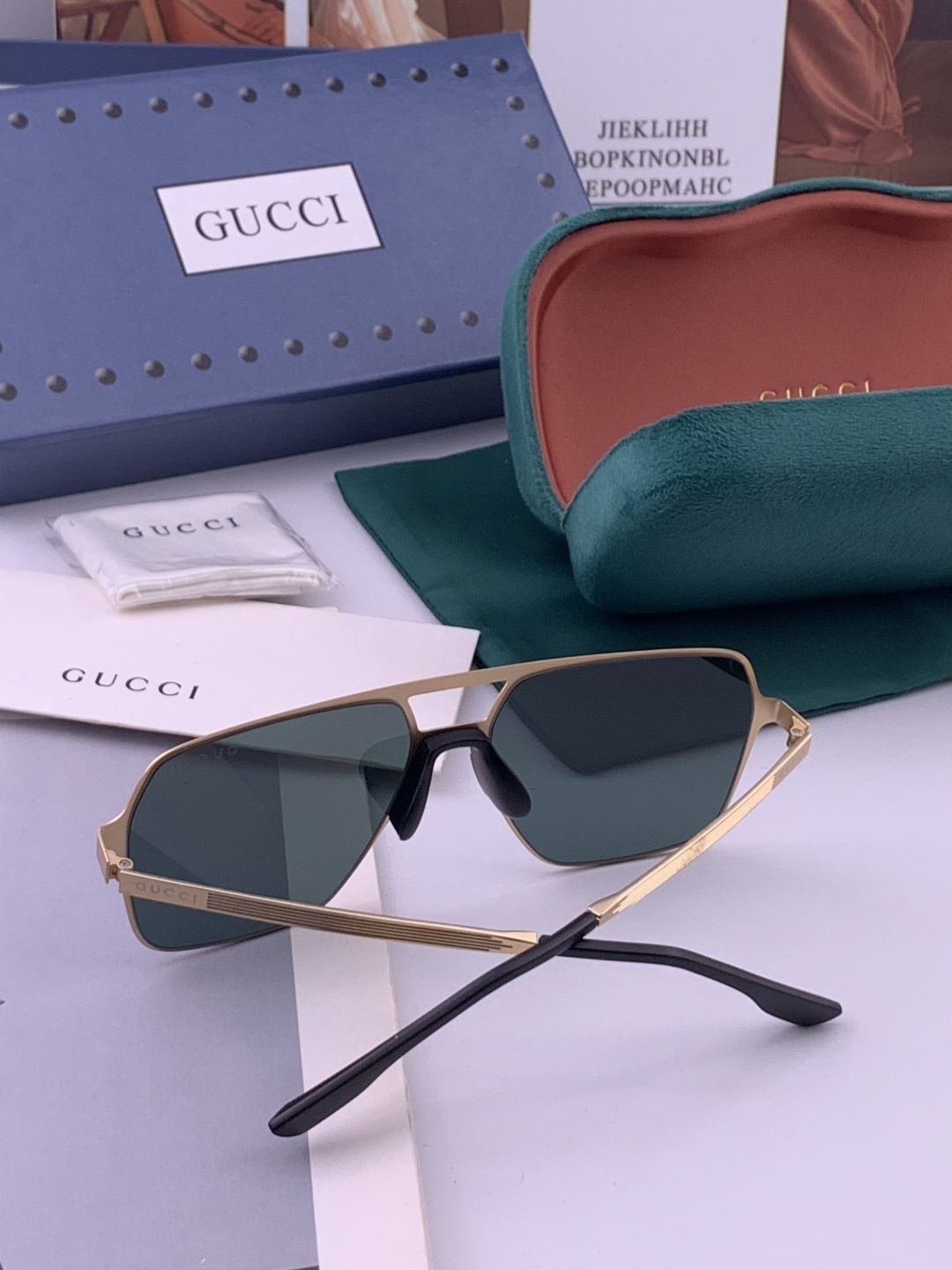 GUCCI 男款炫彩飞行员偏光太阳镜 ❤️材质：高清尼龙加厚卡槽高清偏光镜片 🌹无边框镜架💕颜👍型号：G