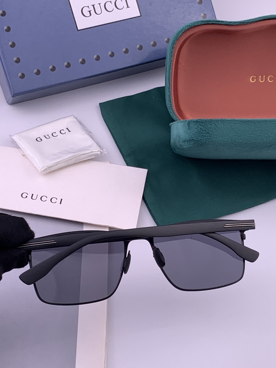 GUCCI 男款炫彩飞行员偏光太阳镜 ❤️材质：高清尼龙加厚卡槽高清偏光镜片 🌹无边框镜架💕颜👍型号：G