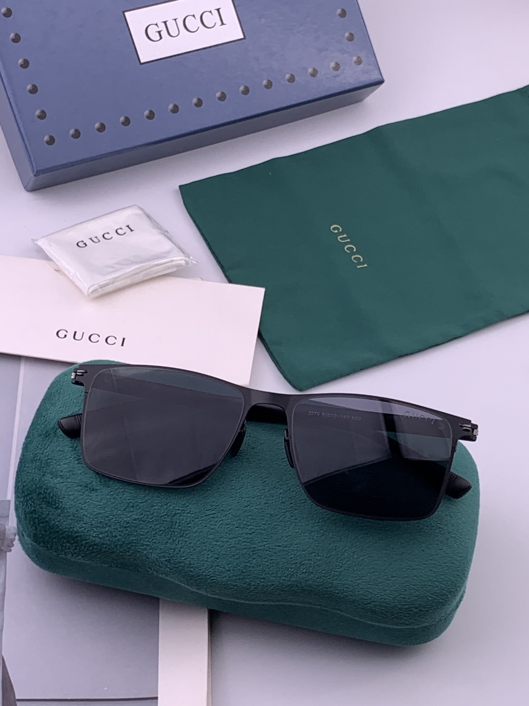 GUCCI 男款炫彩飞行员偏光太阳镜 ❤️材质：高清尼龙加厚卡槽高清偏光镜片 🌹无边框镜架💕颜👍型号：G