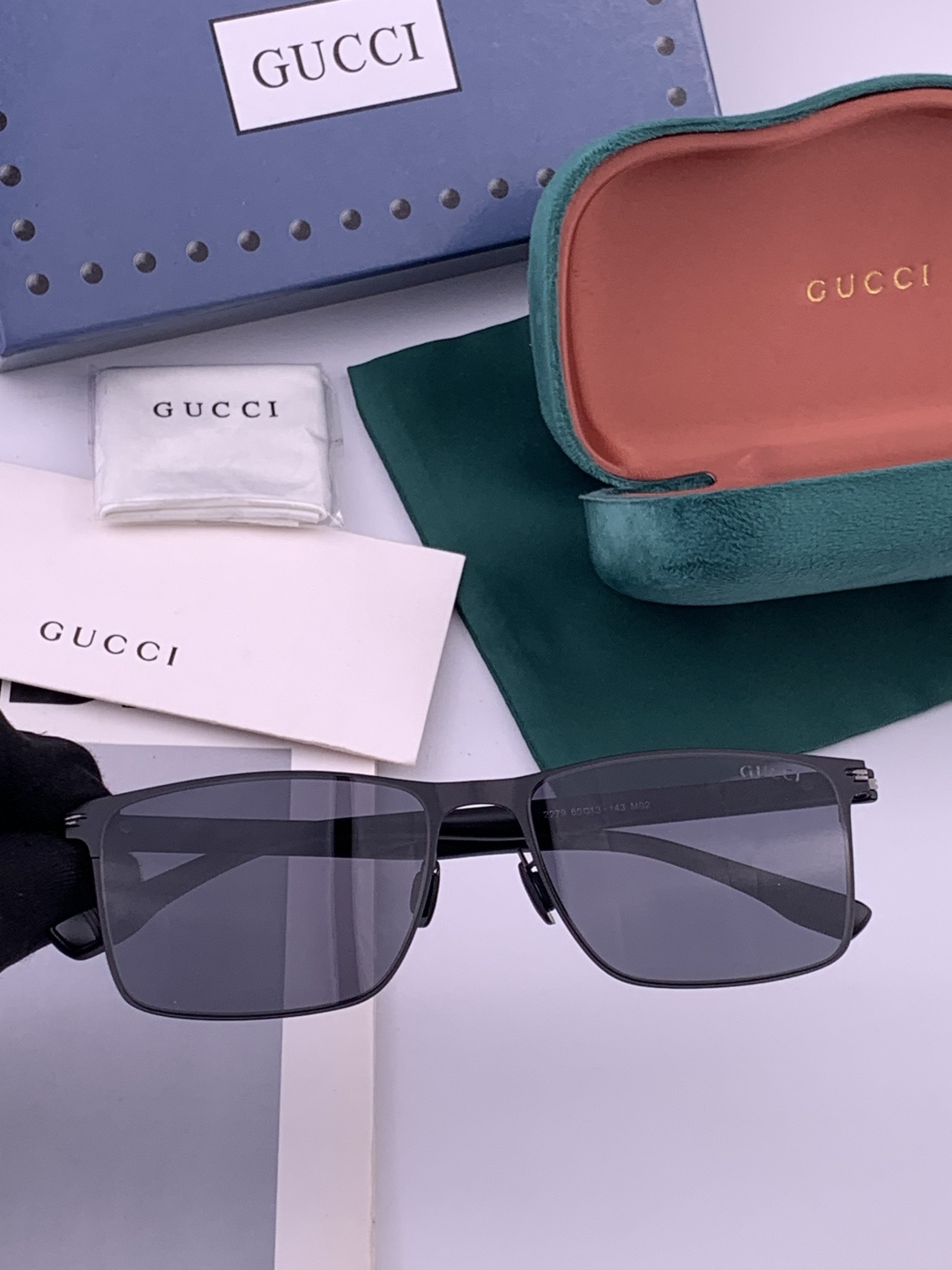 GUCCI 男款炫彩飞行员偏光太阳镜 ❤️材质：高清尼龙加厚卡槽高清偏光镜片 🌹无边框镜架💕颜👍型号：G