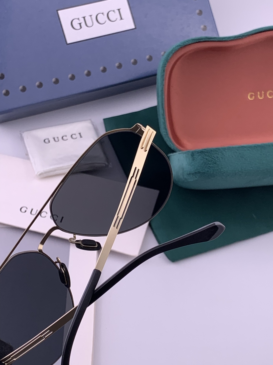 ♦️ GUCCI 新款男女情侣款太阳镜多边形墨镜iP电镀永不褪色 超轻超有弹性整幅眼镜无螺丝重要的是压不