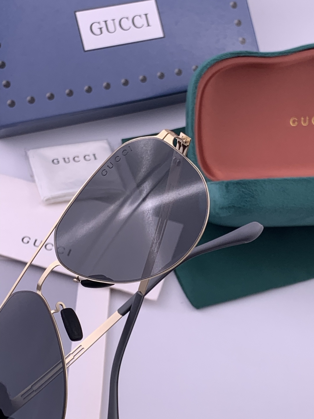 ♦️ GUCCI 新款男女情侣款太阳镜多边形墨镜iP电镀永不褪色 超轻超有弹性整幅眼镜无螺丝重要的是压不