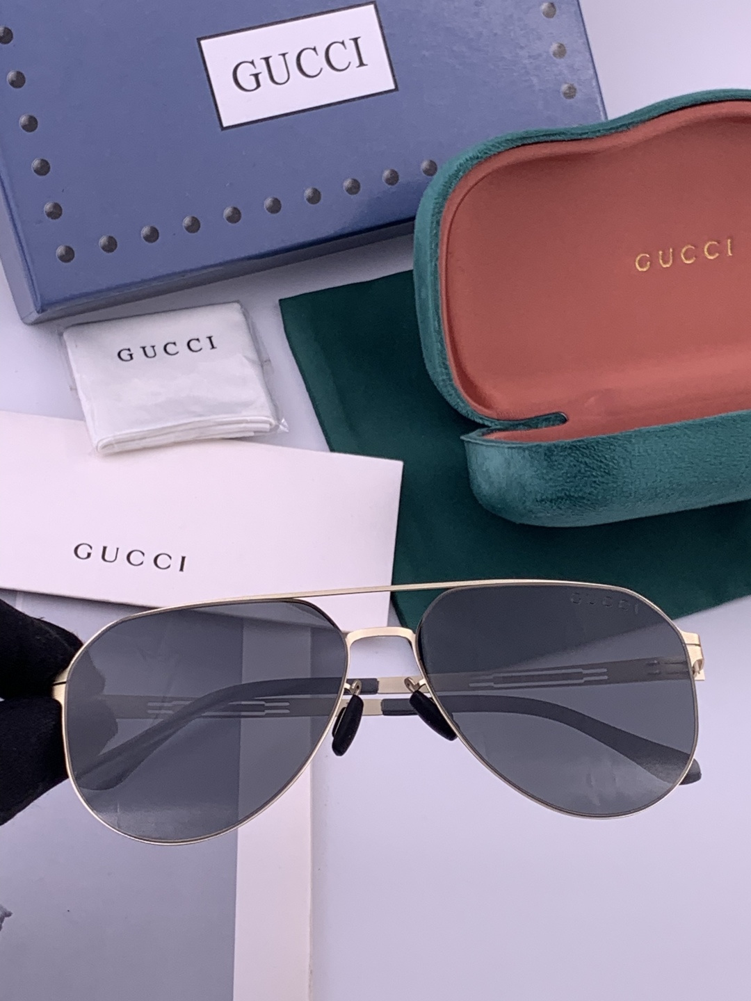 ♦️ GUCCI 新款男女情侣款太阳镜多边形墨镜iP电镀永不褪色 超轻超有弹性整幅眼镜无螺丝重要的是压不