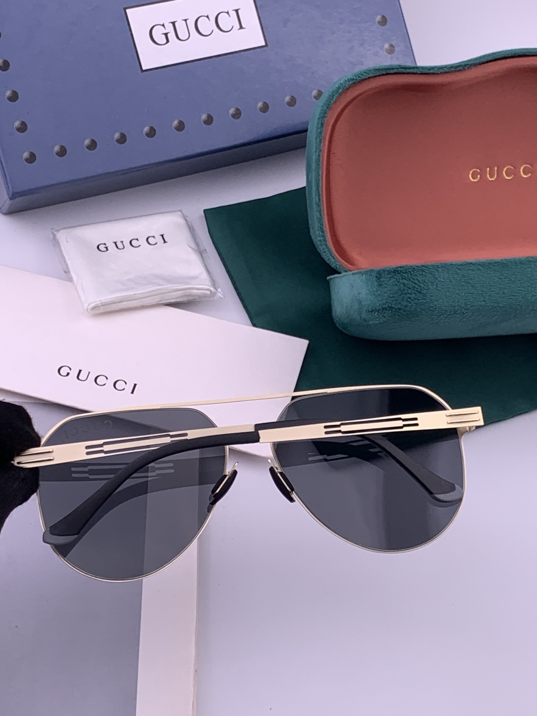 ♦️ GUCCI 新款男女情侣款太阳镜多边形墨镜iP电镀永不褪色 超轻超有弹性整幅眼镜无螺丝重要的是压不