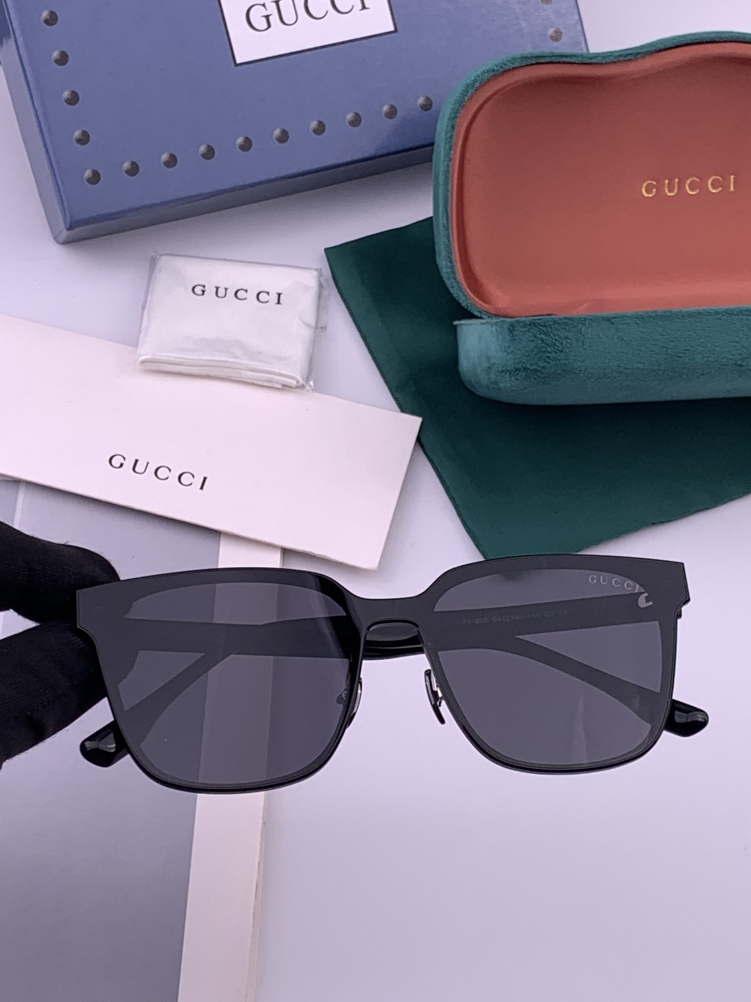 连体镜GUCCI开春新款一体镜 大框太阳镜男女同款 😎 爆款大框尼龙太阳镜 超逼格超酷 镜腿品牌设计感强