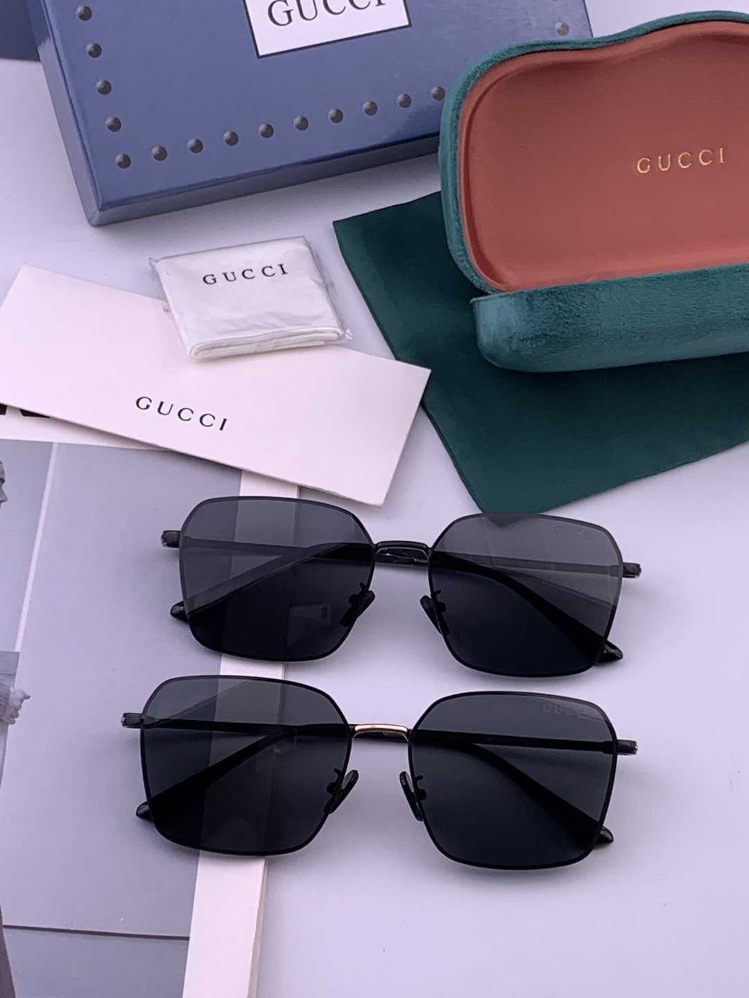GUCCI 男款炫彩飞行员偏光太阳镜 ❤️材质：高清尼龙加厚卡槽高清偏光镜片 🌹无边框镜架💕颜👍型号：G