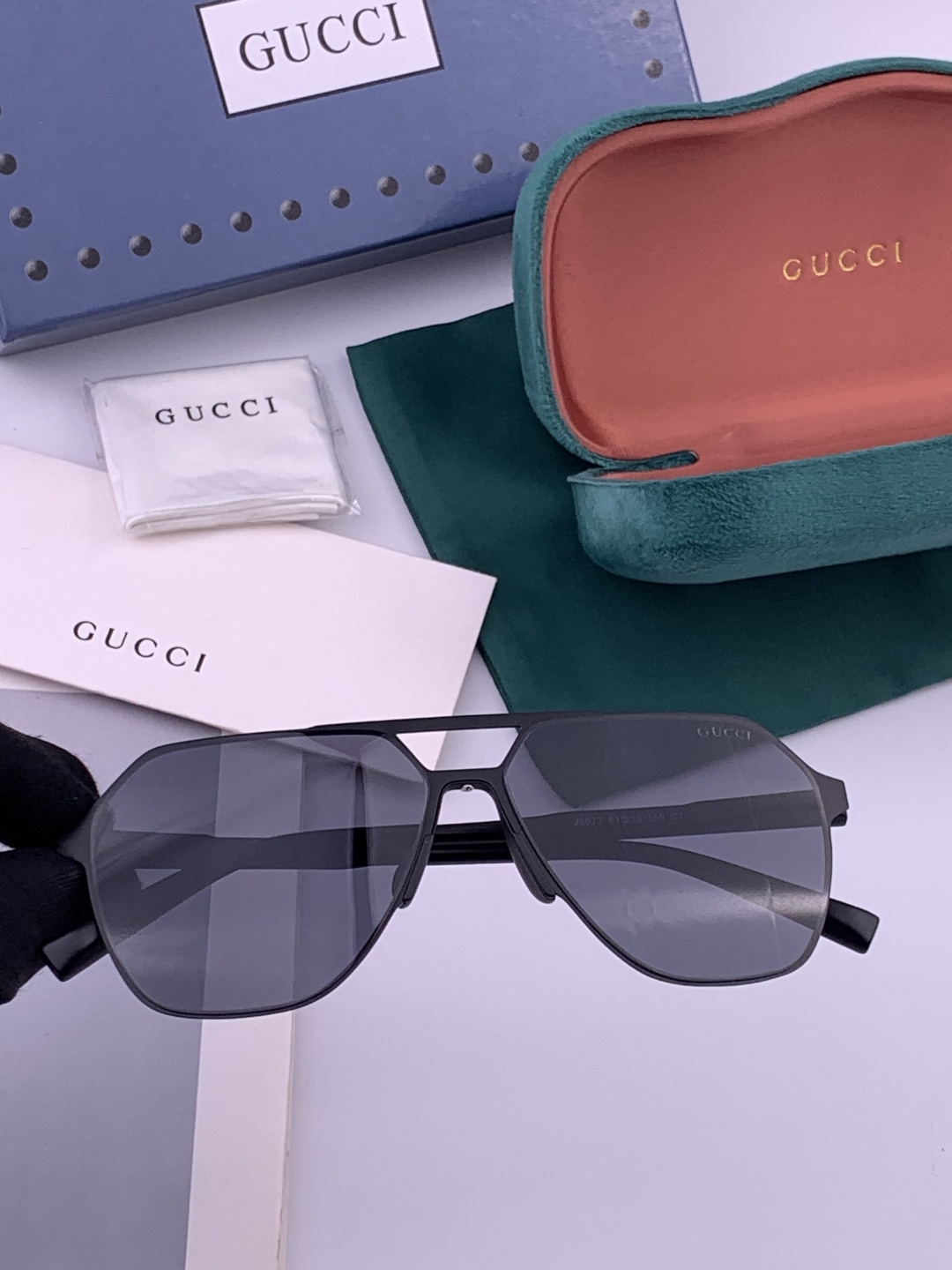 GUCCI 男款炫彩飞行员偏光太阳镜 ❤️材质：高清尼龙加厚卡槽高清偏光镜片 🌹无边框镜架💕颜👍型号：G