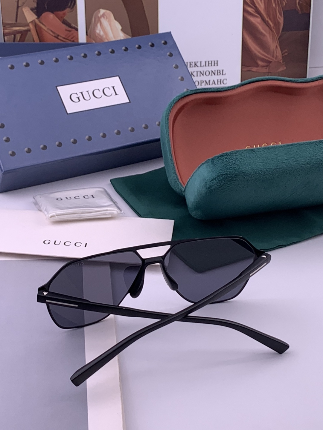 GUCCI 男款炫彩飞行员偏光太阳镜 ❤️材质：高清尼龙加厚卡槽高清偏光镜片 🌹无边框镜架💕颜👍型号：G