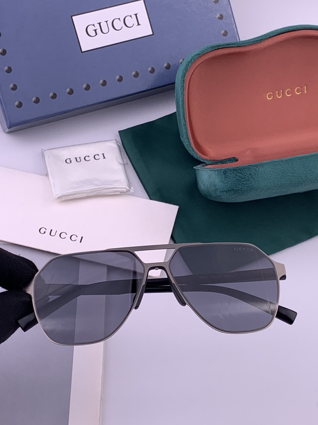 GUCCI 男款炫彩飞行员偏光太阳镜 ❤️材质：高清尼龙加厚卡槽高清偏光镜片 🌹无边框镜架💕颜👍型号：G