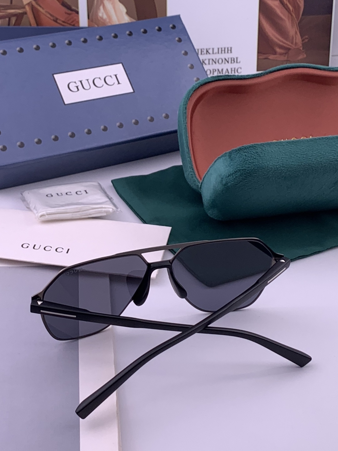 GUCCI 男款炫彩飞行员偏光太阳镜 ❤️材质：高清尼龙加厚卡槽高清偏光镜片 🌹无边框镜架💕颜👍型号：G