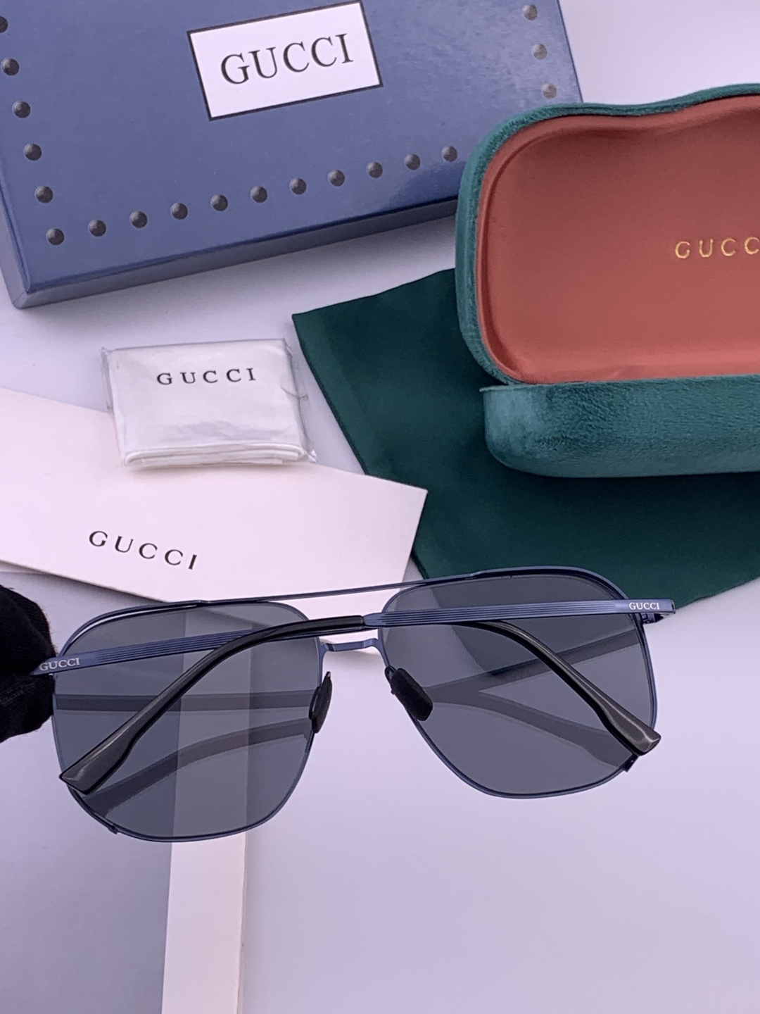 GUCCI 男款炫彩飞行员偏光太阳镜 ❤️材质：高清尼龙加厚卡槽高清偏光镜片 🌹无边框镜架💕颜👍型号：G