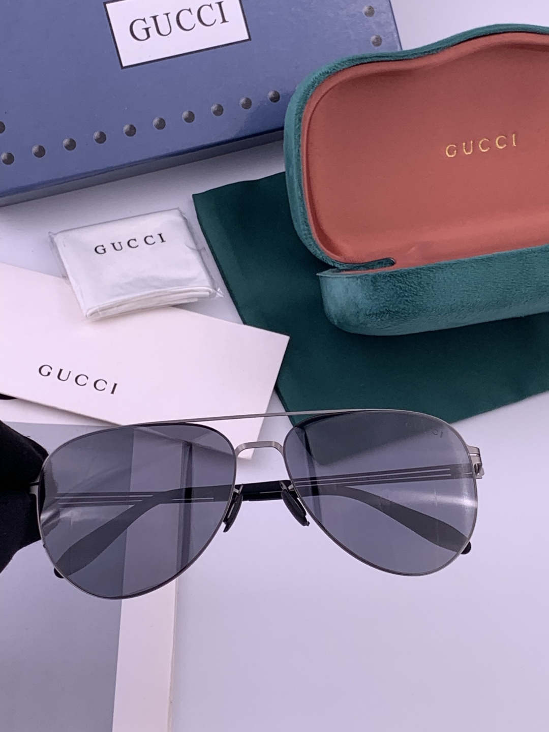 GUCCI 男款炫彩飞行员偏光太阳镜 ❤️材质：高清尼龙加厚卡槽高清偏光镜片 🌹无边框镜架💕颜👍型号：G