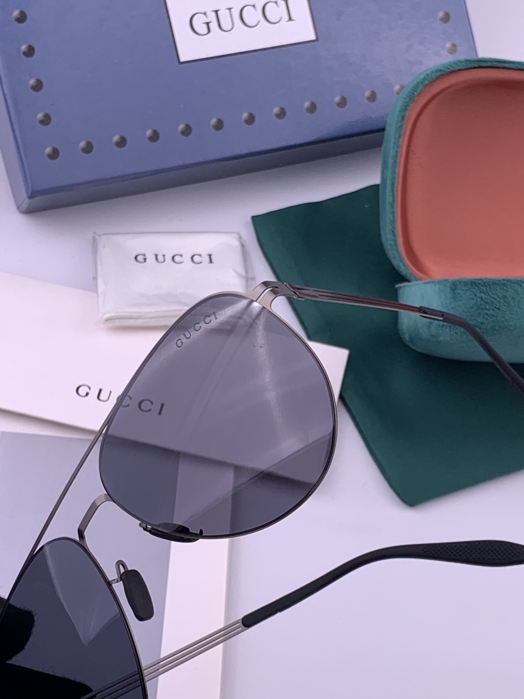 GUCCI 男款炫彩飞行员偏光太阳镜 ❤️材质：高清尼龙加厚卡槽高清偏光镜片 🌹无边框镜架💕颜👍型号：G