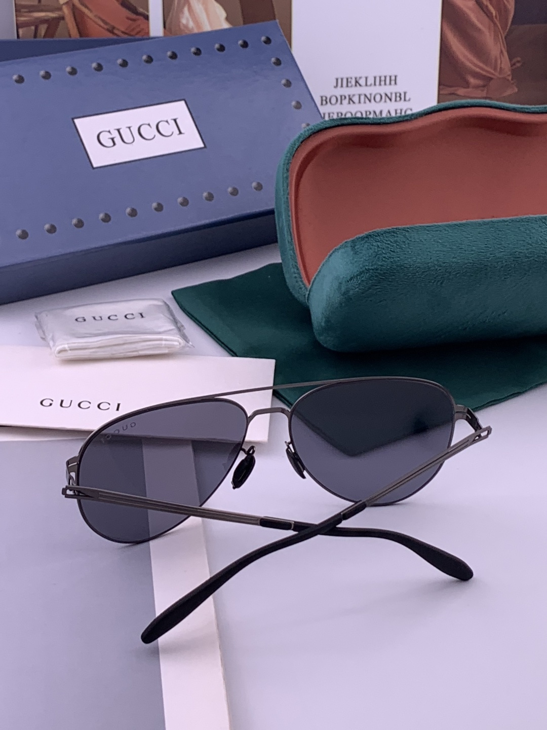 GUCCI 男款炫彩飞行员偏光太阳镜 ❤️材质：高清尼龙加厚卡槽高清偏光镜片 🌹无边框镜架💕颜👍型号：G