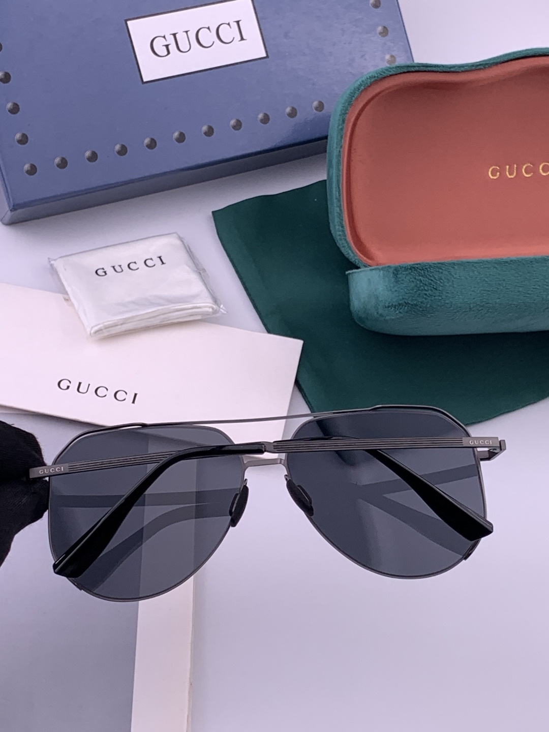 ♦️ GUCCI 新款男女情侣款太阳镜多边形墨镜iP电镀永不褪色 超轻超有弹性整幅眼镜无螺丝重要的是压不