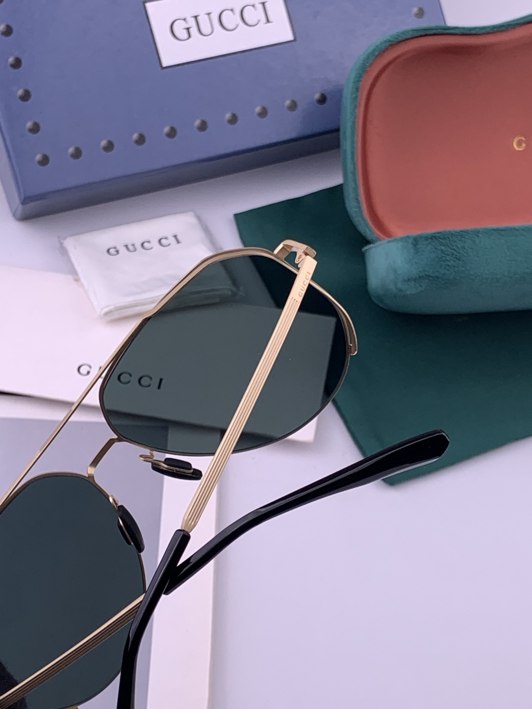 ♦️ GUCCI 新款男女情侣款太阳镜多边形墨镜iP电镀永不褪色 超轻超有弹性整幅眼镜无螺丝重要的是压不