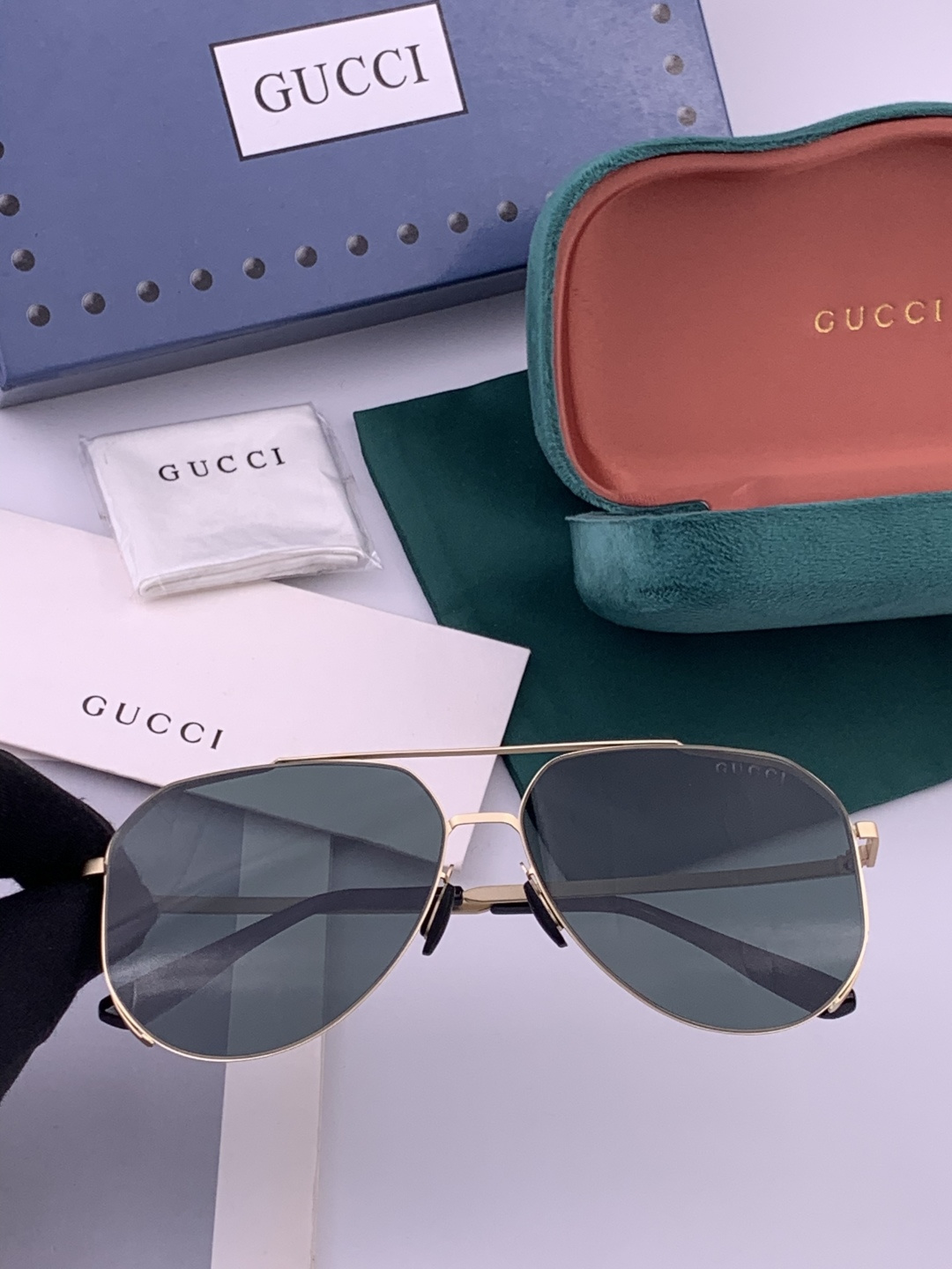 ♦️ GUCCI 新款男女情侣款太阳镜多边形墨镜iP电镀永不褪色 超轻超有弹性整幅眼镜无螺丝重要的是压不