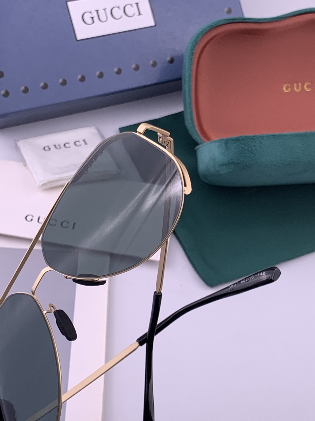 ♦️ GUCCI 新款男女情侣款太阳镜多边形墨镜iP电镀永不褪色 超轻超有弹性整幅眼镜无螺丝重要的是压不