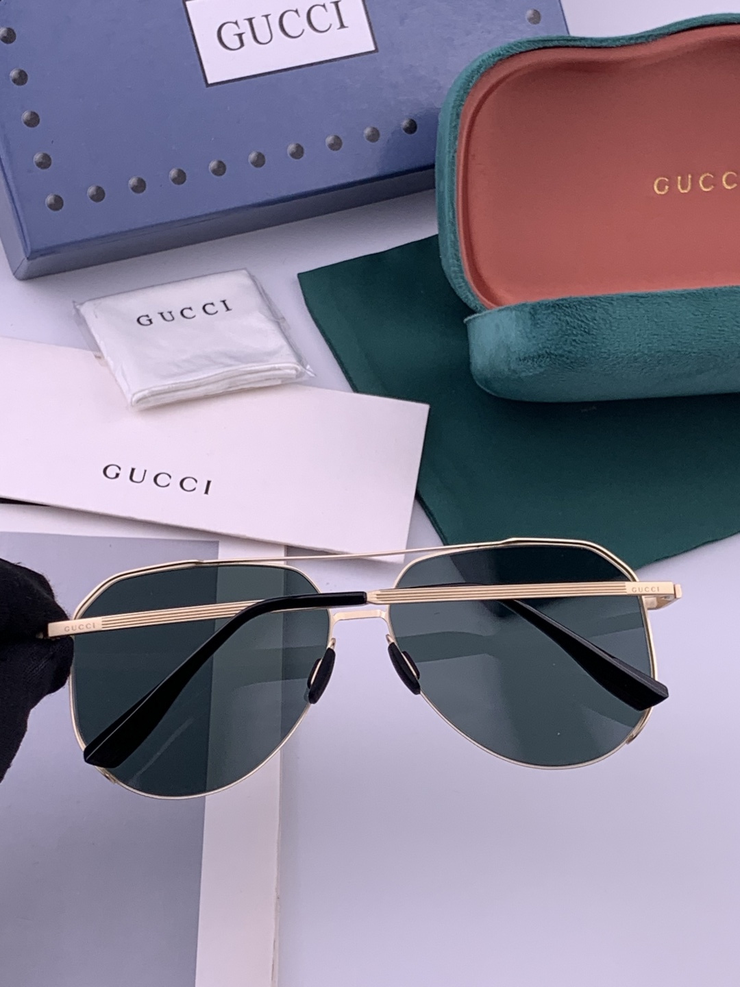 ♦️ GUCCI 新款男女情侣款太阳镜多边形墨镜iP电镀永不褪色 超轻超有弹性整幅眼镜无螺丝重要的是压不