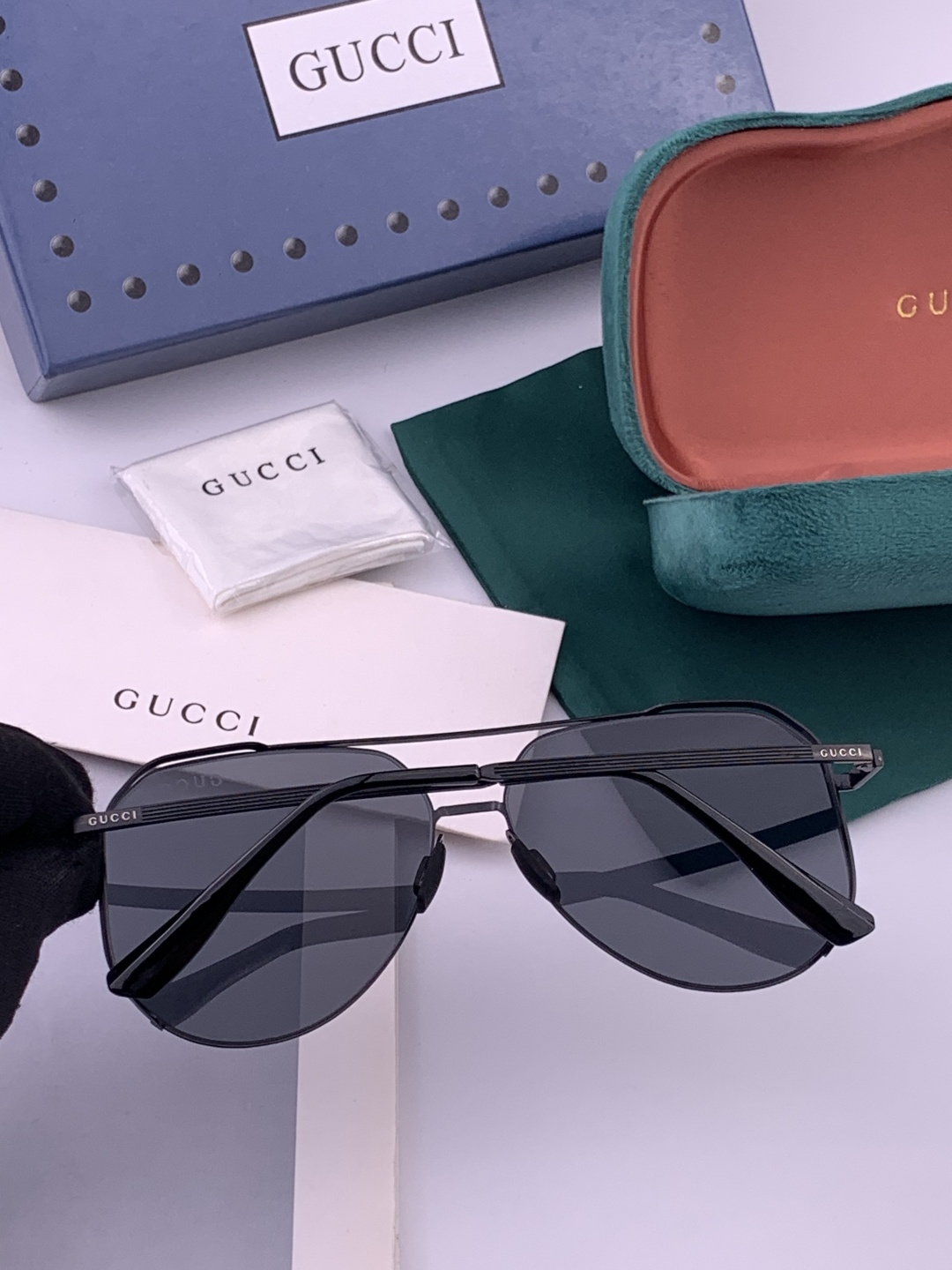 ♦️ GUCCI 新款男女情侣款太阳镜多边形墨镜iP电镀永不褪色 超轻超有弹性整幅眼镜无螺丝重要的是压不