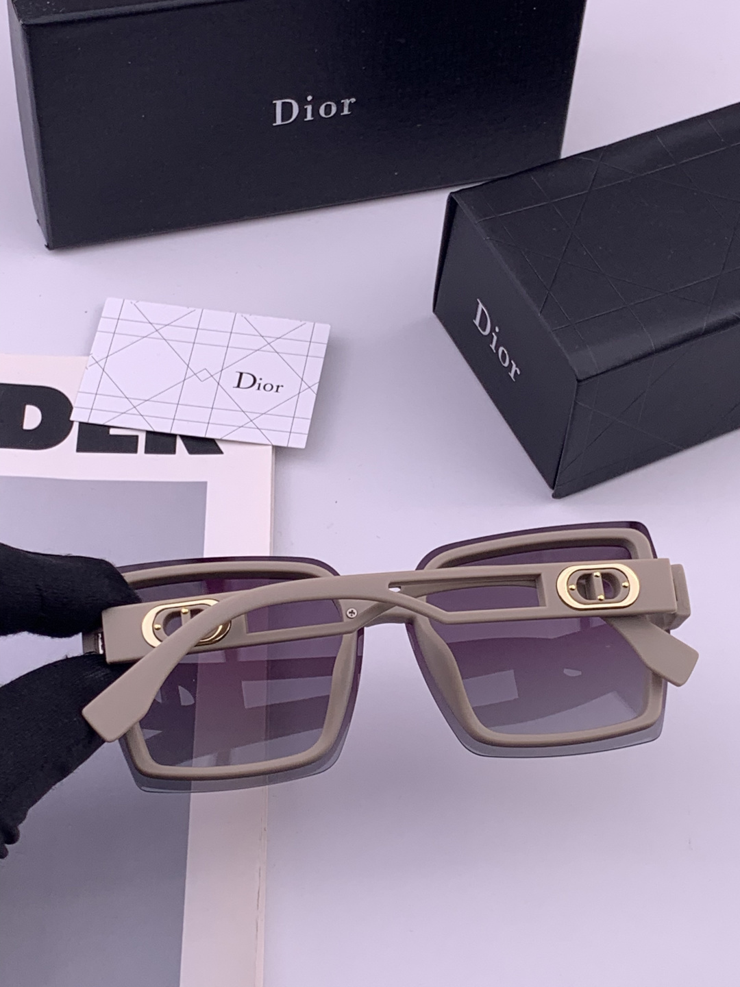 🔺 【DIOR-迪奥】开春新款 潮流爆款 时尚方框偏光太阳镜 高品质 佩戴舒适 网红潮款墨镜 型号：D2