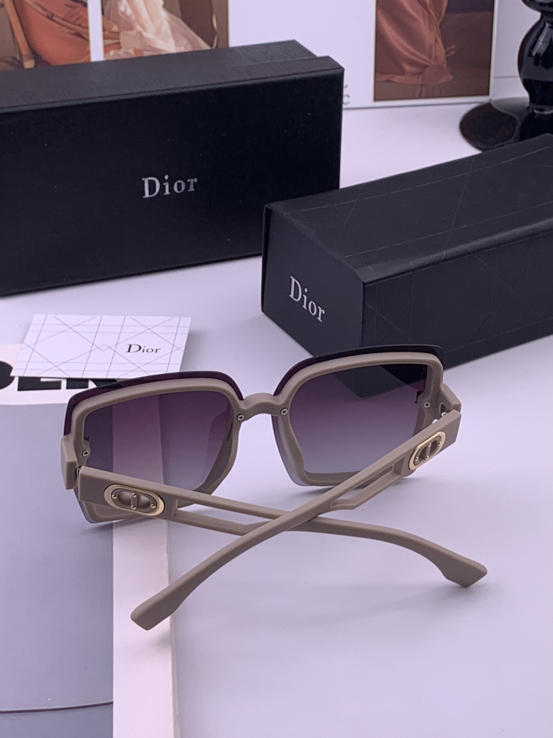 🔺 【DIOR-迪奥】开春新款 潮流爆款 时尚方框偏光太阳镜 高品质 佩戴舒适 网红潮款墨镜 型号：D2