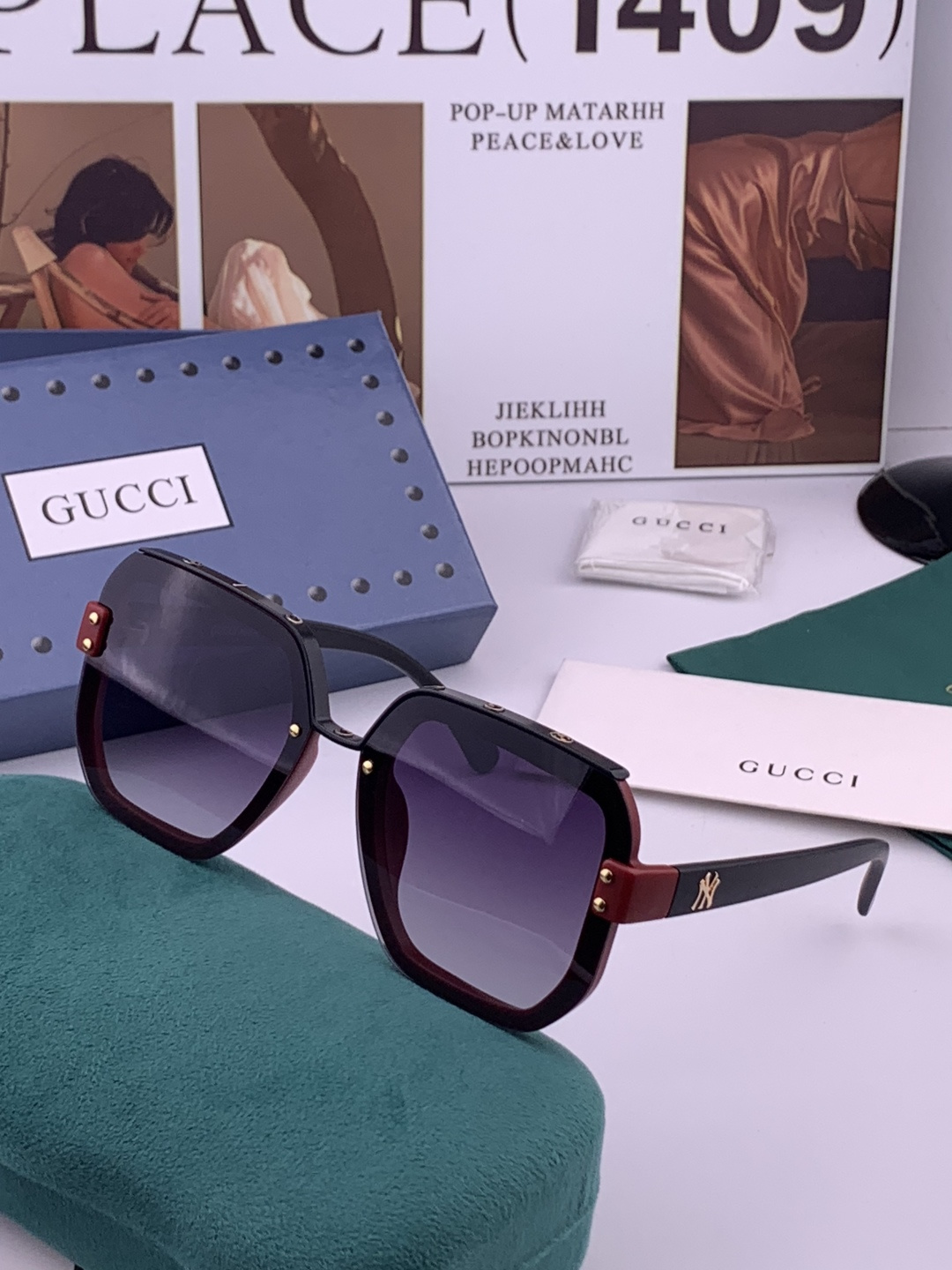 【TR偏光系列】 Gucci联名系列限量版经典的方框设计，不挑脸型，无论搭配大衣还是连衣裙都非常显气质 