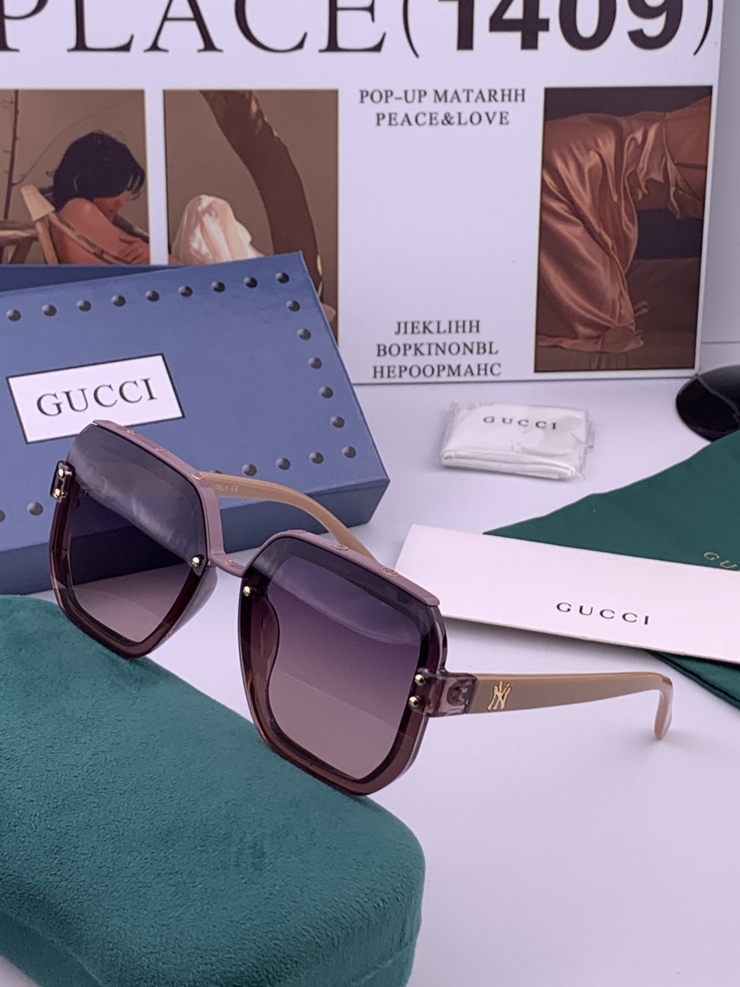 【TR偏光系列】 Gucci联名系列限量版经典的方框设计，不挑脸型，无论搭配大衣还是连衣裙都非常显气质 