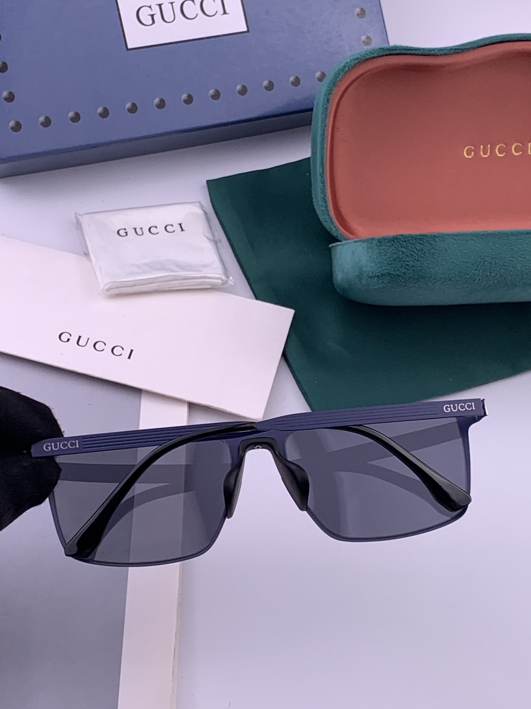 GUCCI 男款炫彩飞行员偏光太阳镜 ❤️材质：高清尼龙加厚卡槽高清偏光镜片 🌹无边框镜架💕颜👍型号：G