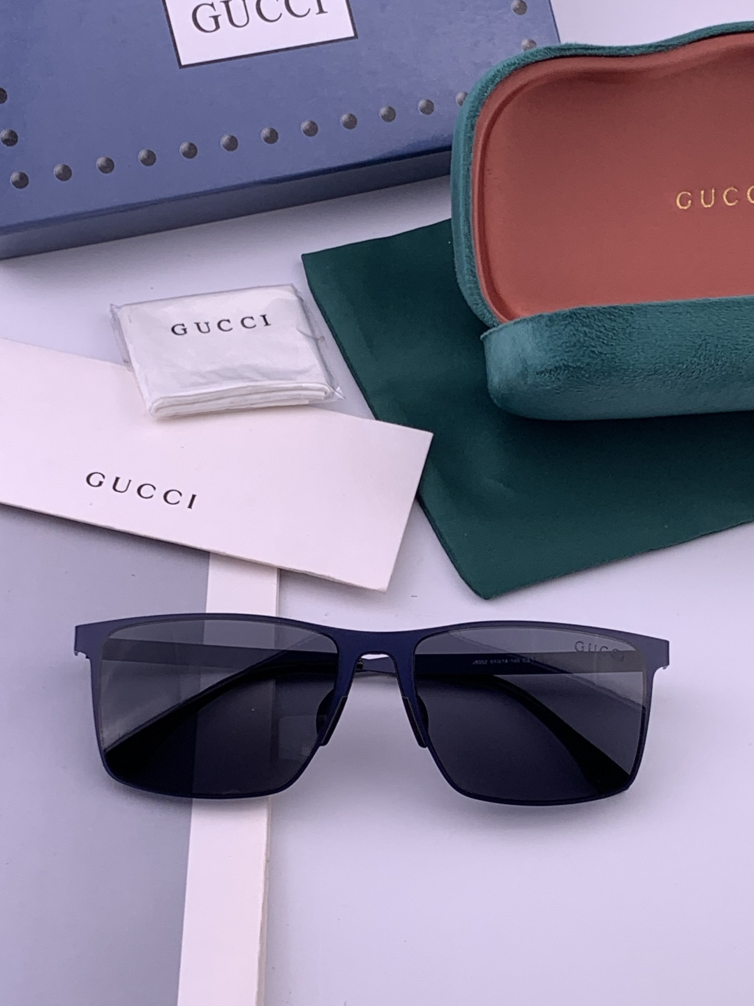 GUCCI 男款炫彩飞行员偏光太阳镜 ❤️材质：高清尼龙加厚卡槽高清偏光镜片 🌹无边框镜架💕颜👍型号：G