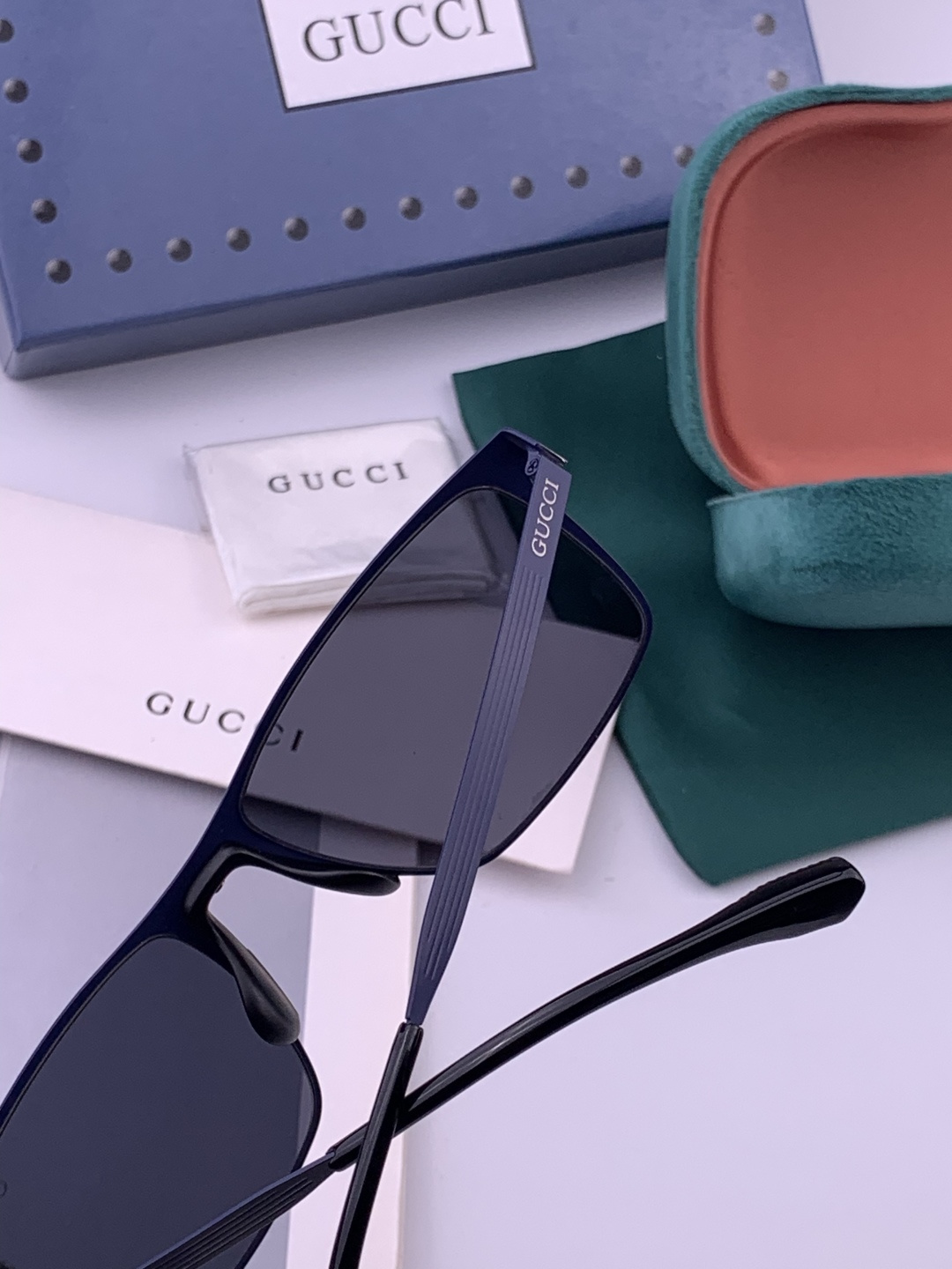 GUCCI 男款炫彩飞行员偏光太阳镜 ❤️材质：高清尼龙加厚卡槽高清偏光镜片 🌹无边框镜架💕颜👍型号：G