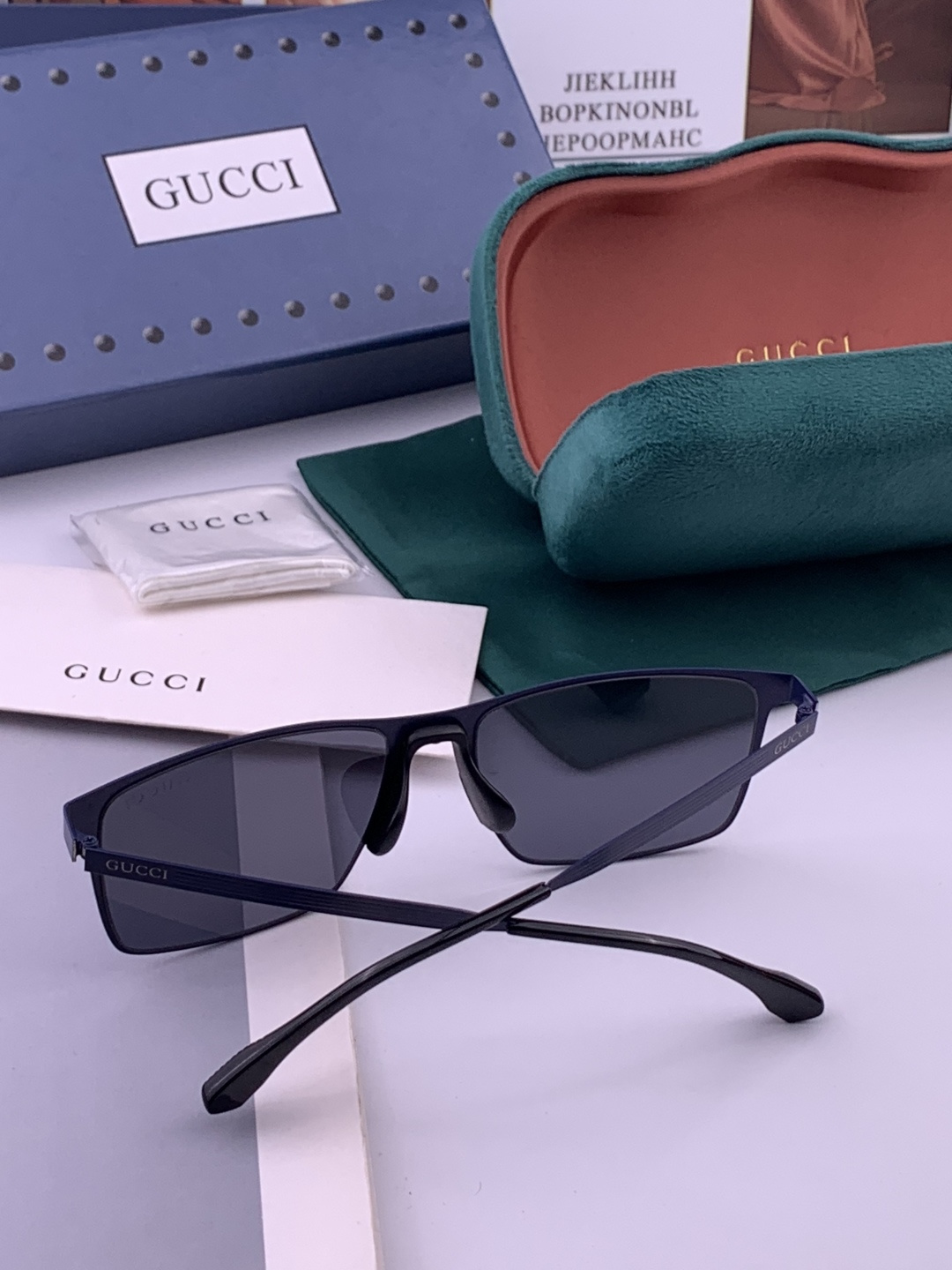 GUCCI 男款炫彩飞行员偏光太阳镜 ❤️材质：高清尼龙加厚卡槽高清偏光镜片 🌹无边框镜架💕颜👍型号：G