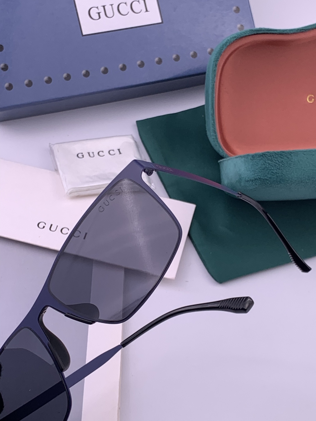 GUCCI 男款炫彩飞行员偏光太阳镜 ❤️材质：高清尼龙加厚卡槽高清偏光镜片 🌹无边框镜架💕颜👍型号：G